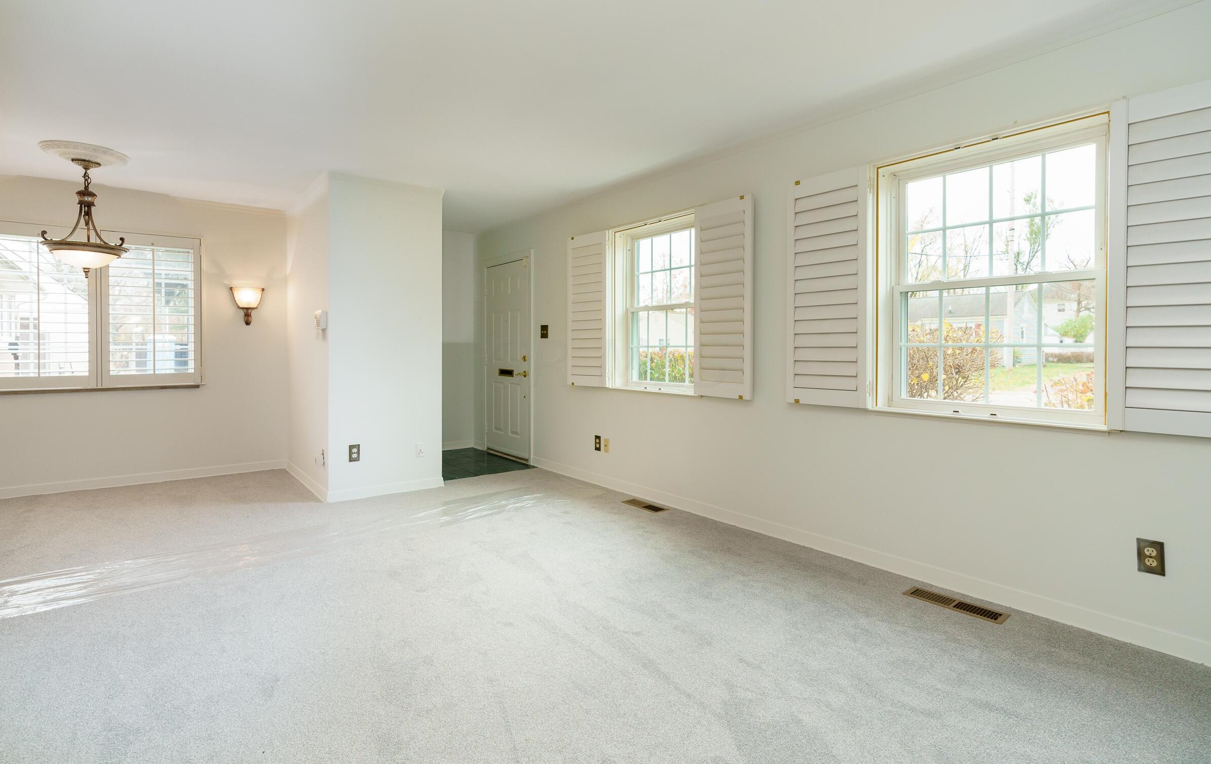 236 Danhurst Rd, Columbus OH 43228-1343 exterior