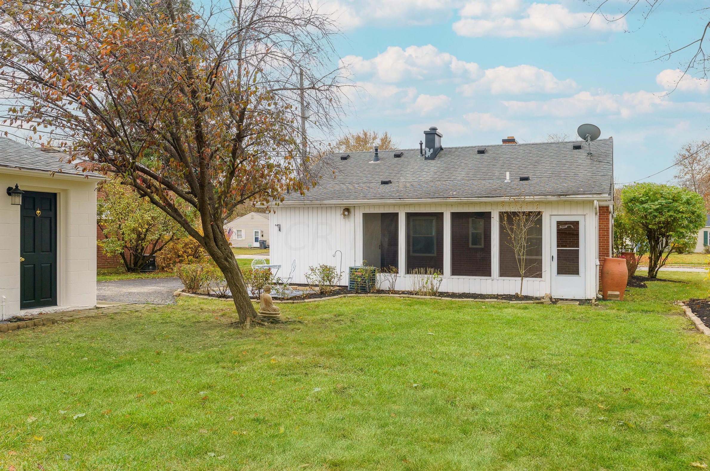 236 Danhurst Rd, Columbus OH 43228-1343 exterior