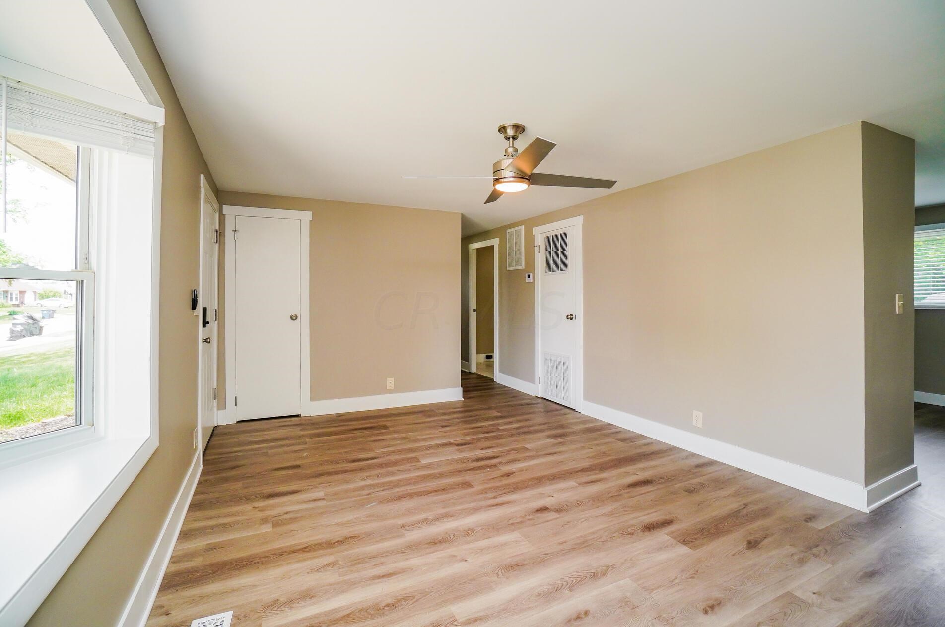 392 Amesbury Dr, Columbus OH  43230-6403 exterior