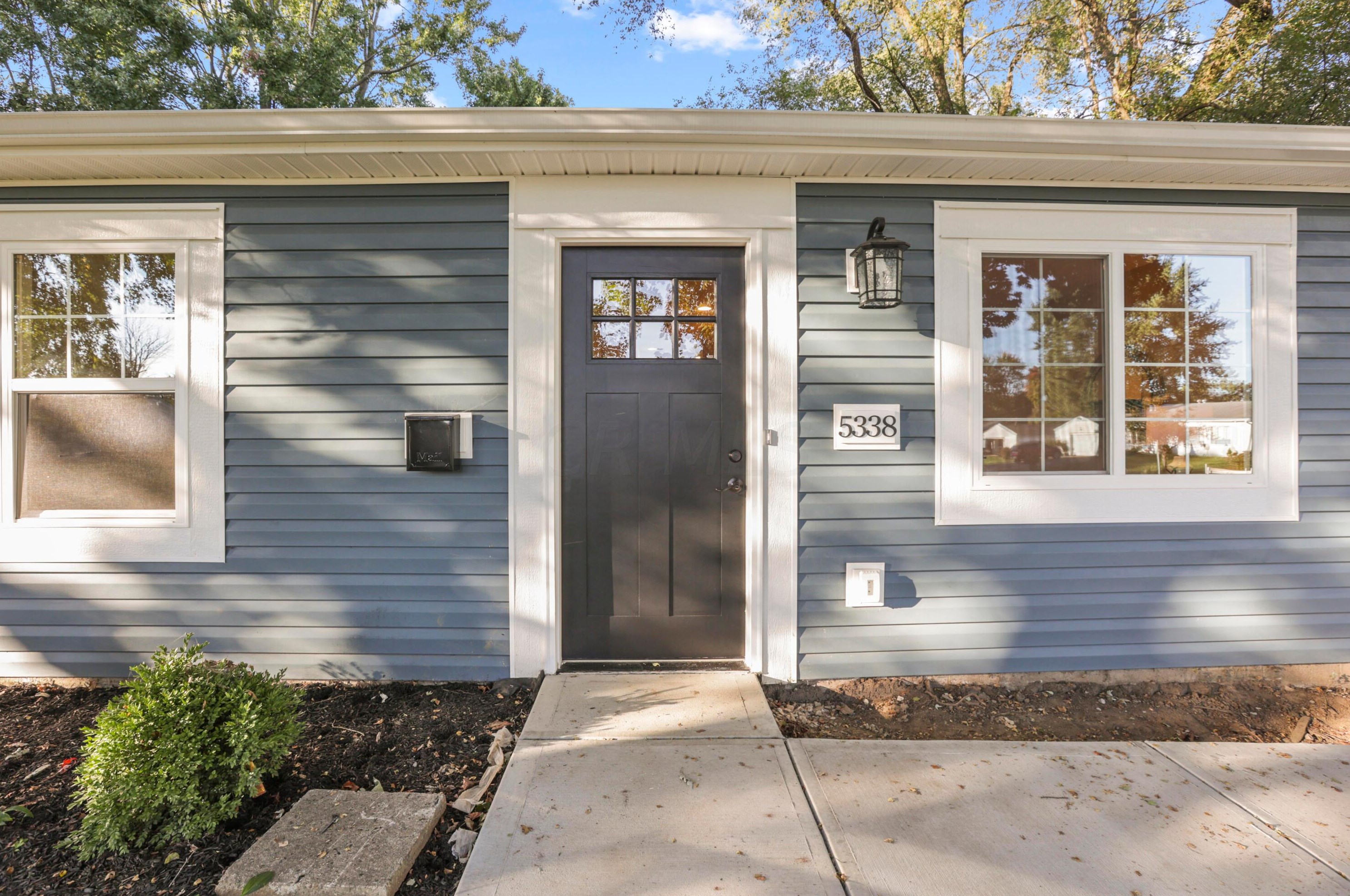 5338 Newport Rd, Columbus OH 43232-6324 exterior