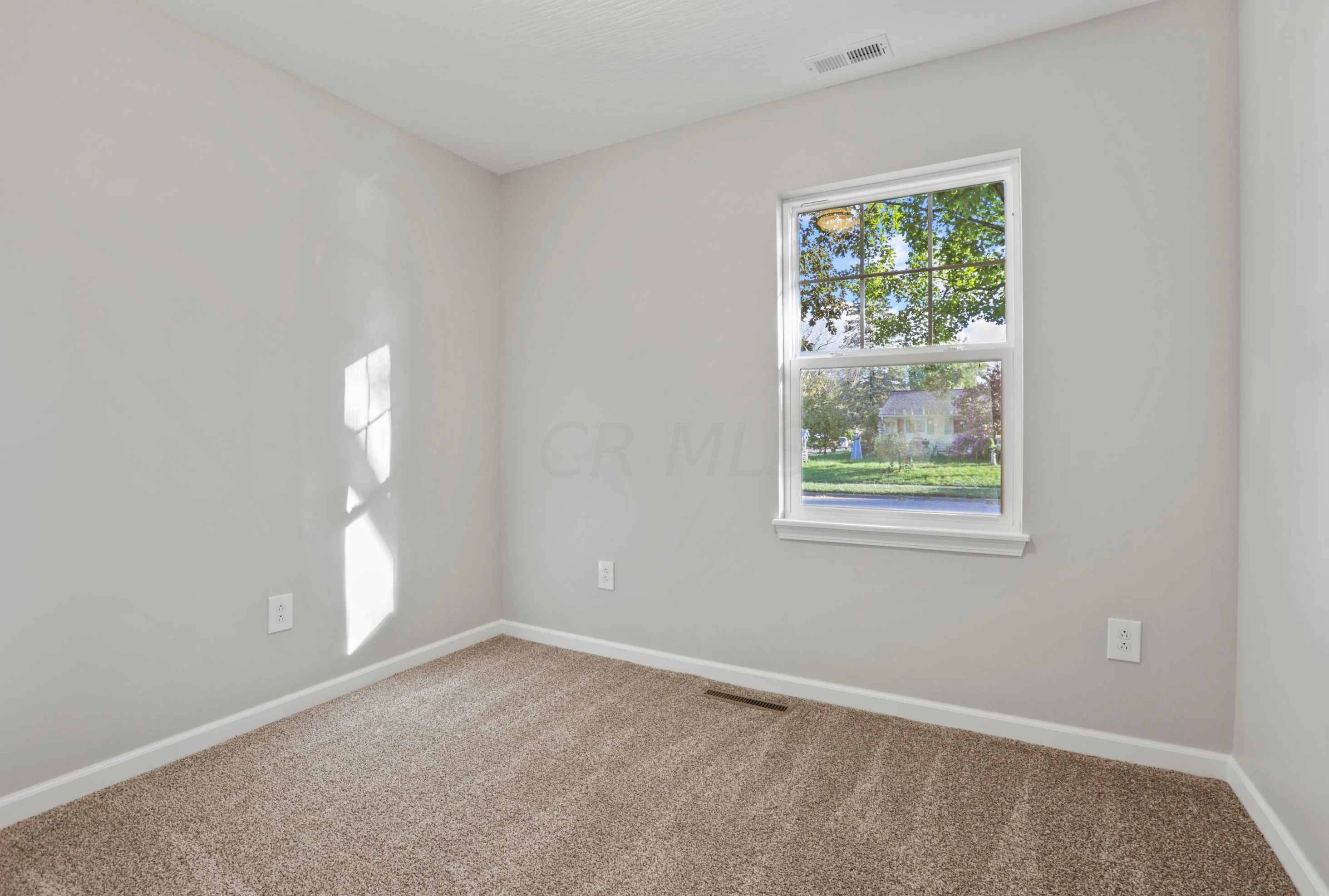 5338 Newport Rd, Columbus OH 43232-6324 exterior