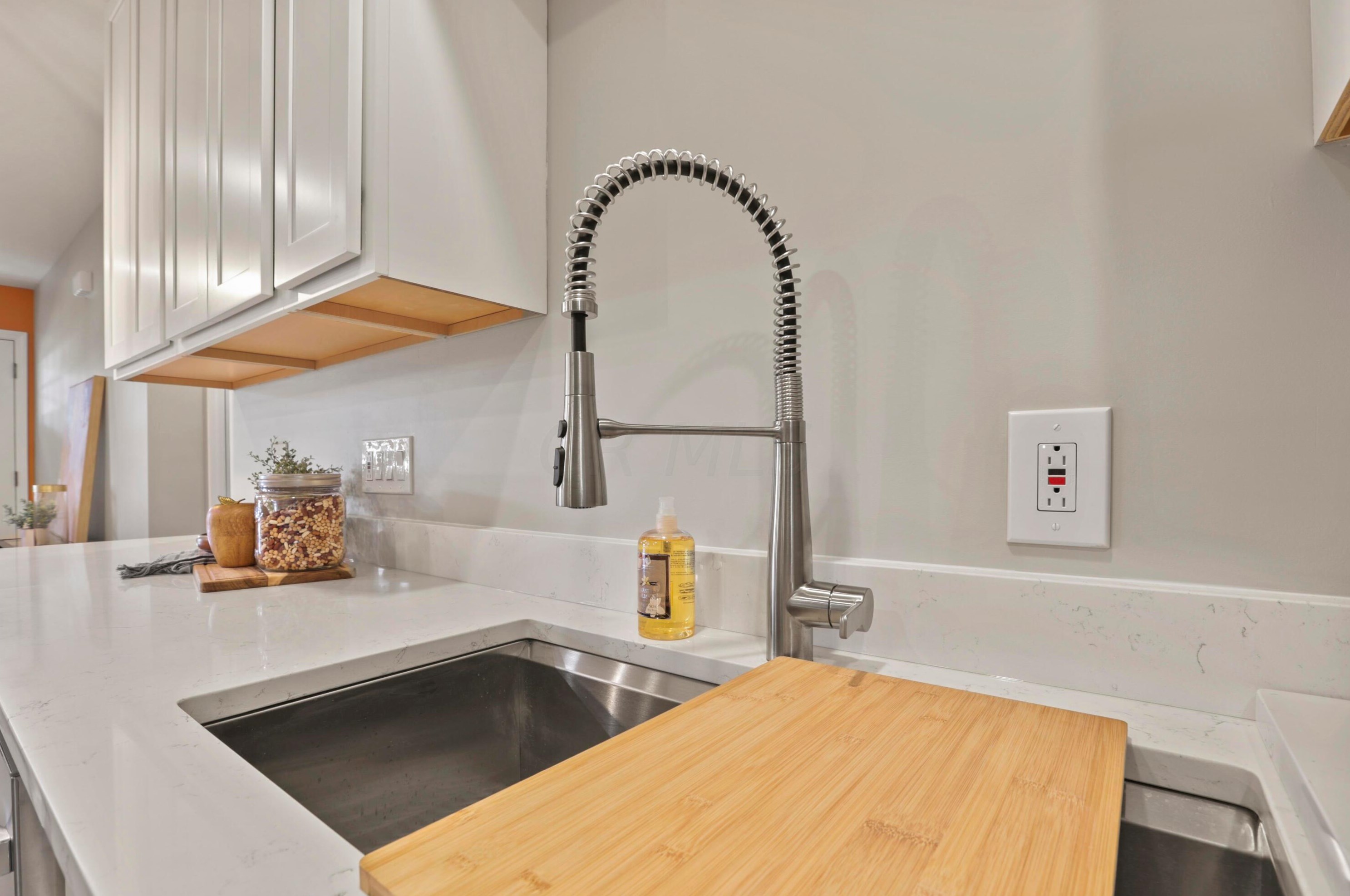 5338 Newport Rd, Columbus OH 43232-6324 exterior