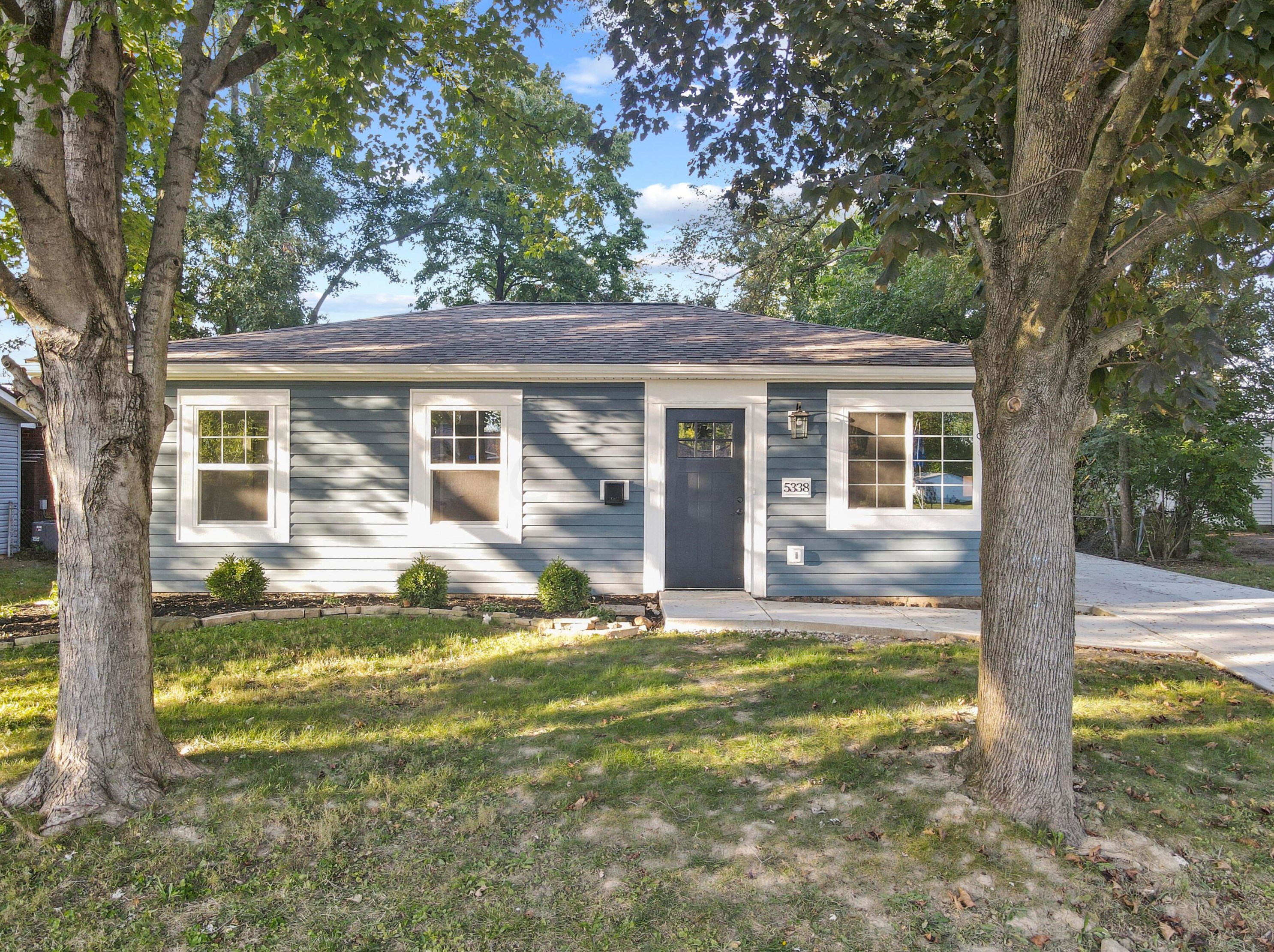 5338 Newport Rd, Columbus, OH 43232-6323