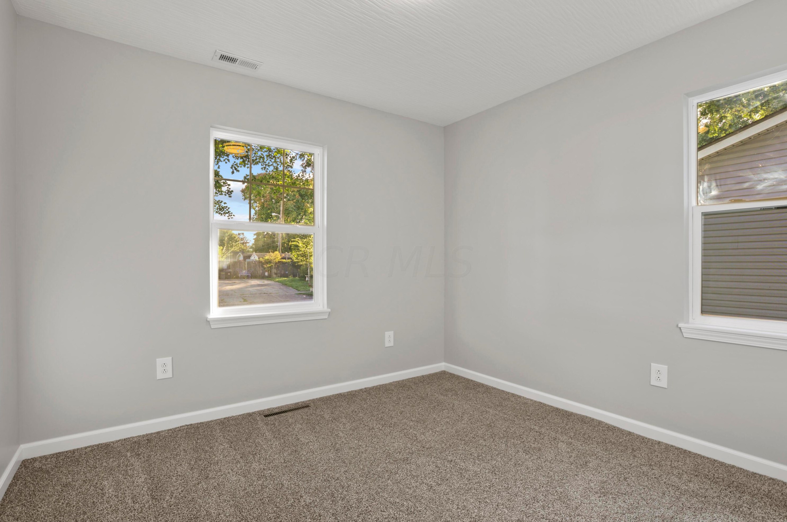 5338 Newport Rd, Columbus OH 43232-6324 exterior