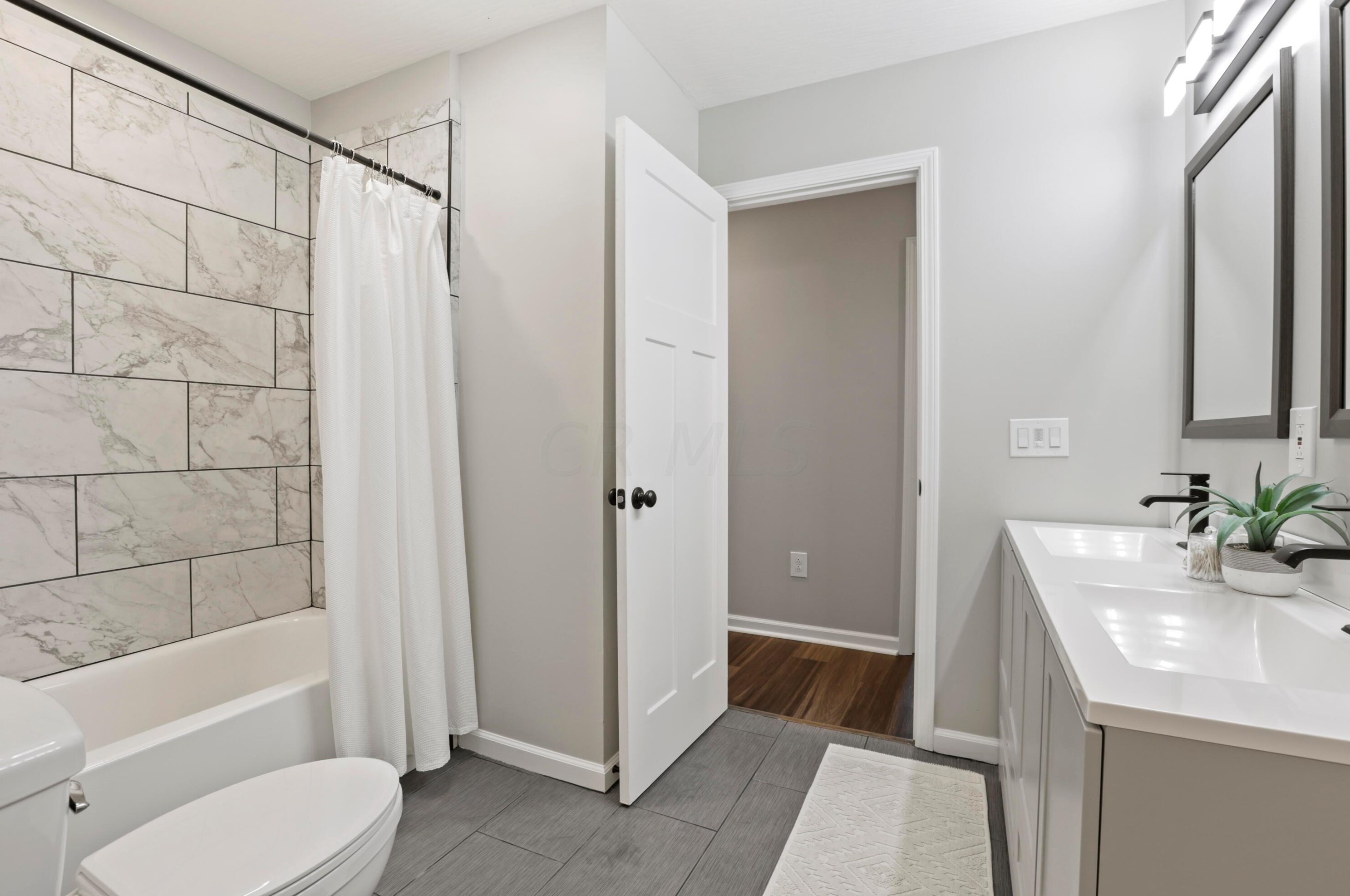 5338 Newport Rd, Columbus OH 43232-6324 exterior