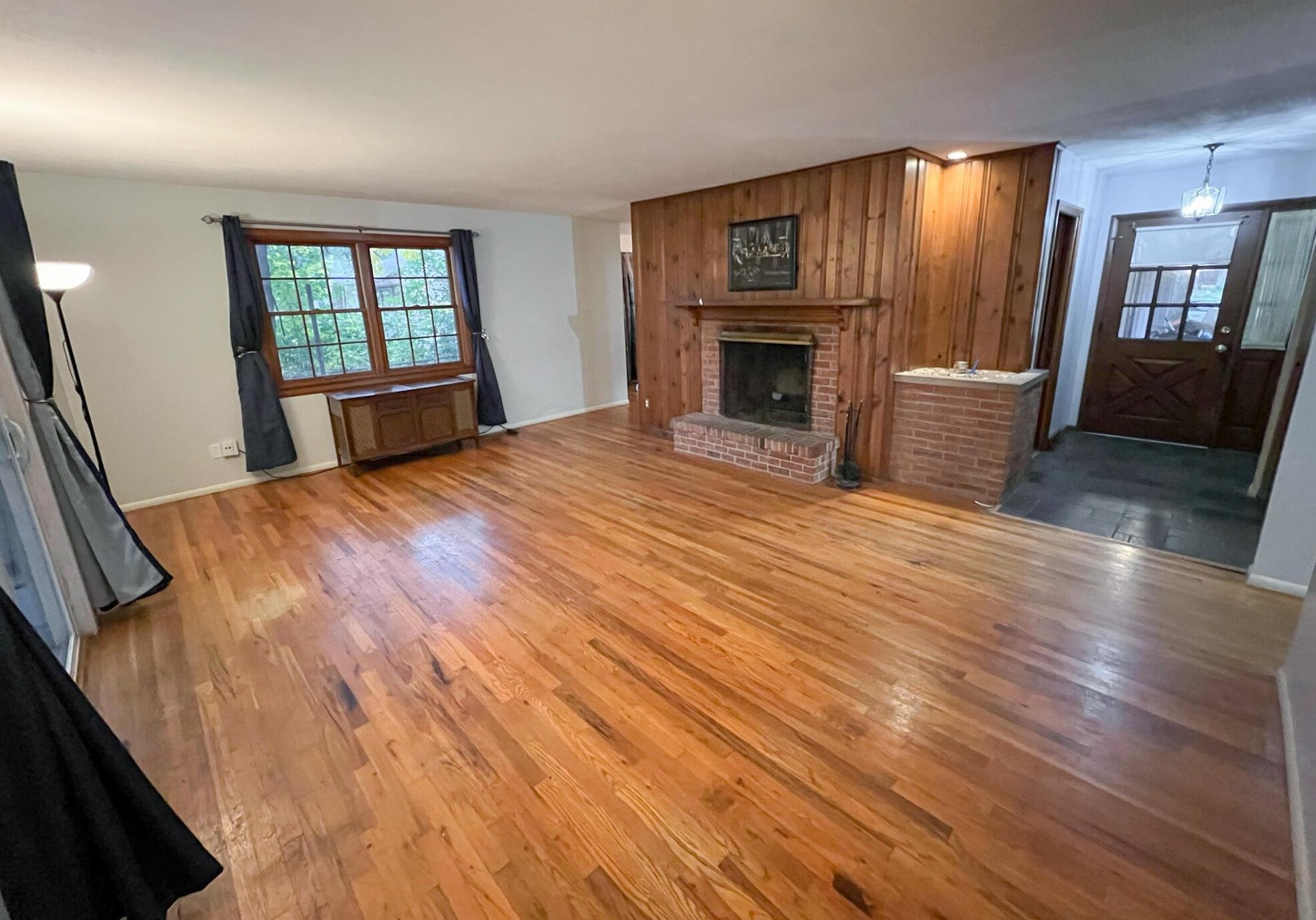 5471 Meadows Blvd, Columbus, OH 43229-4132
