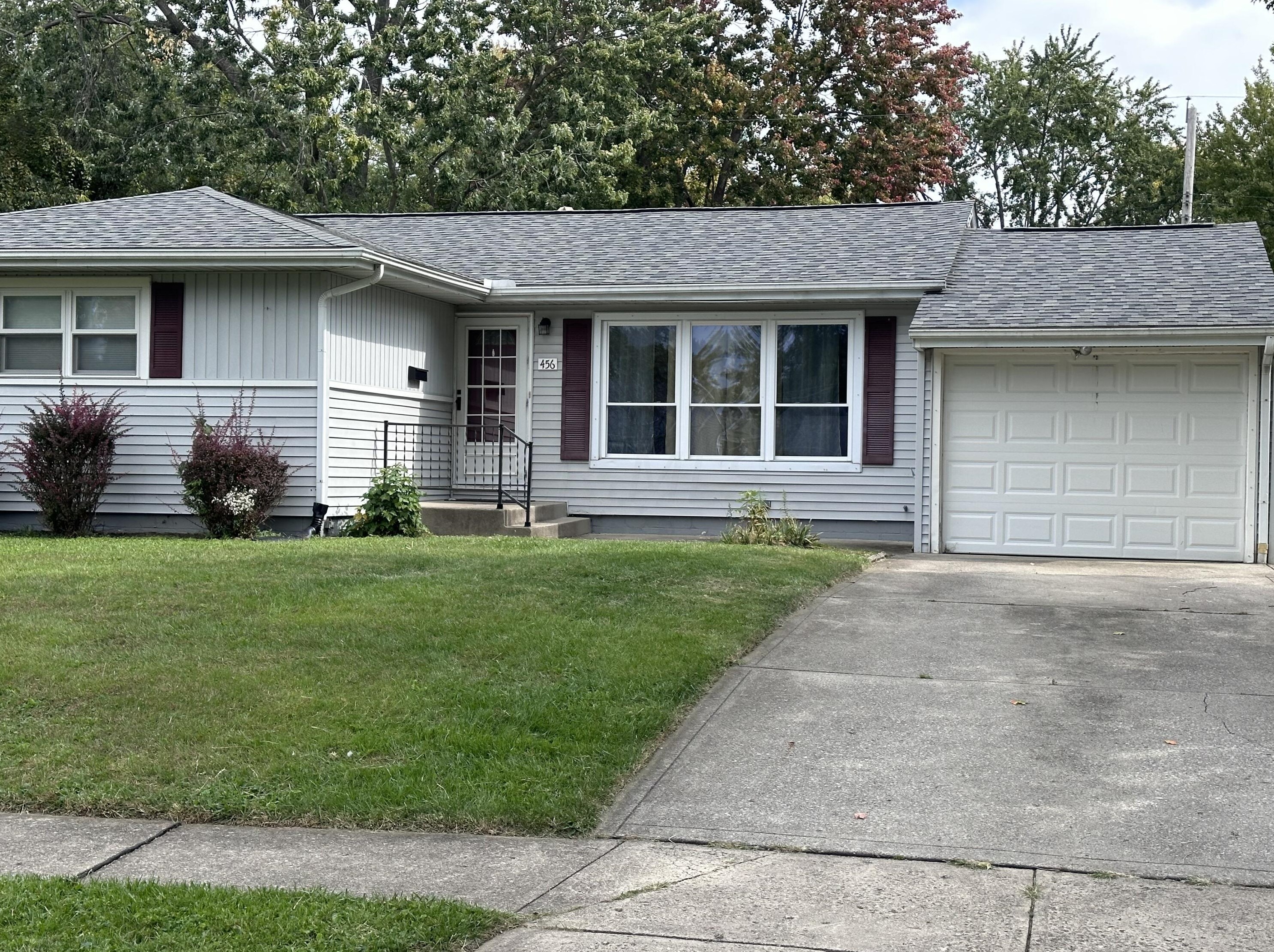 456 Bernhard Rd, Columbus, OH 43213-1936