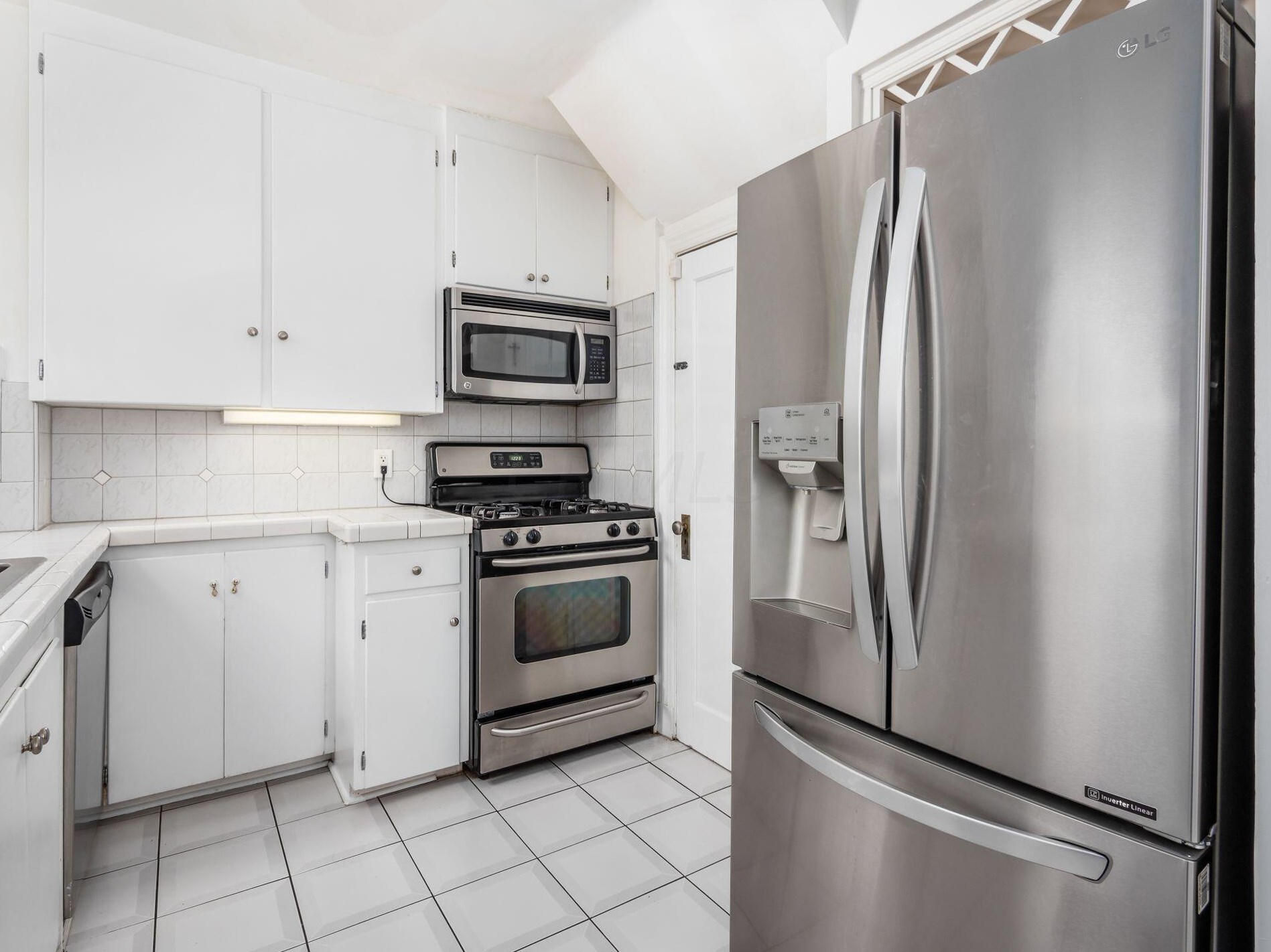 89 Remington Rd, Columbus OH 43209-2458 exterior