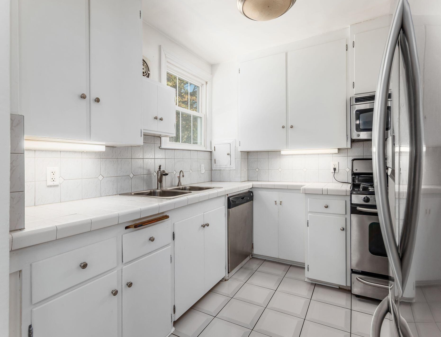 89 Remington Rd, Columbus OH 43209-2458 exterior