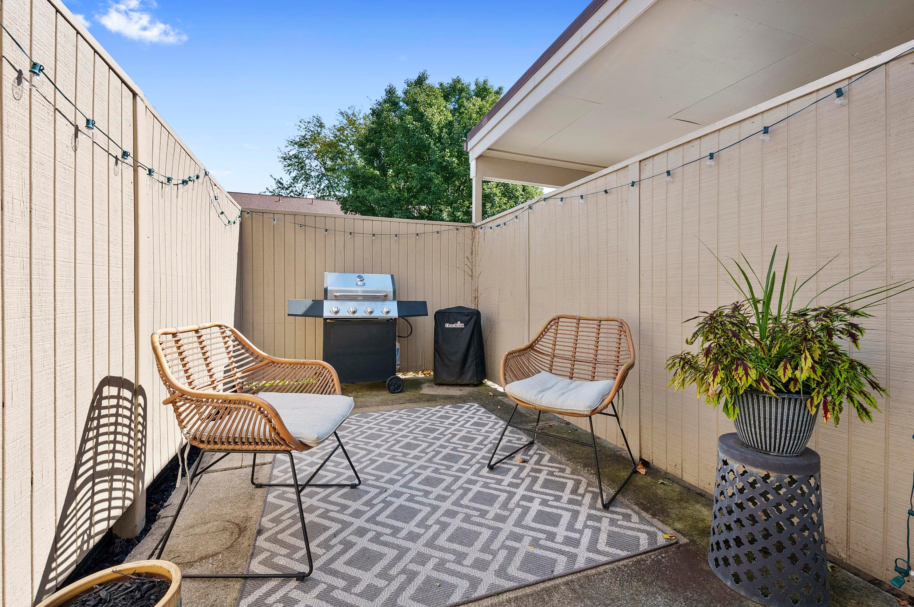 5101 Sansom Ct, Columbus OH 43220-2550 exterior