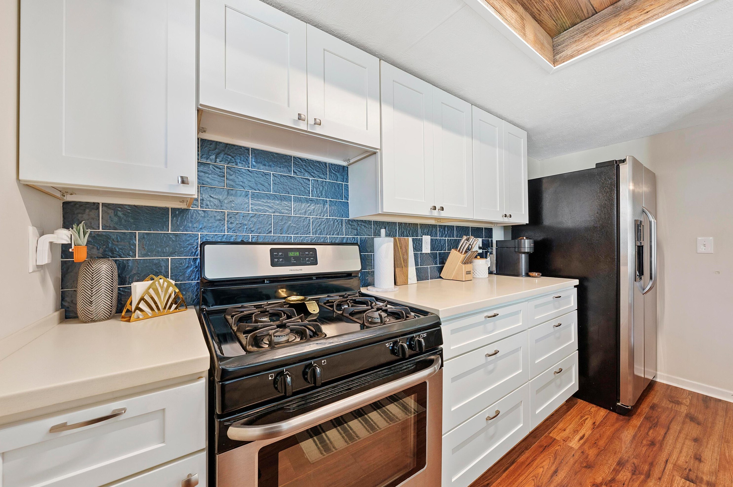 5101 Sansom Ct, Columbus OH 43220-2550 exterior