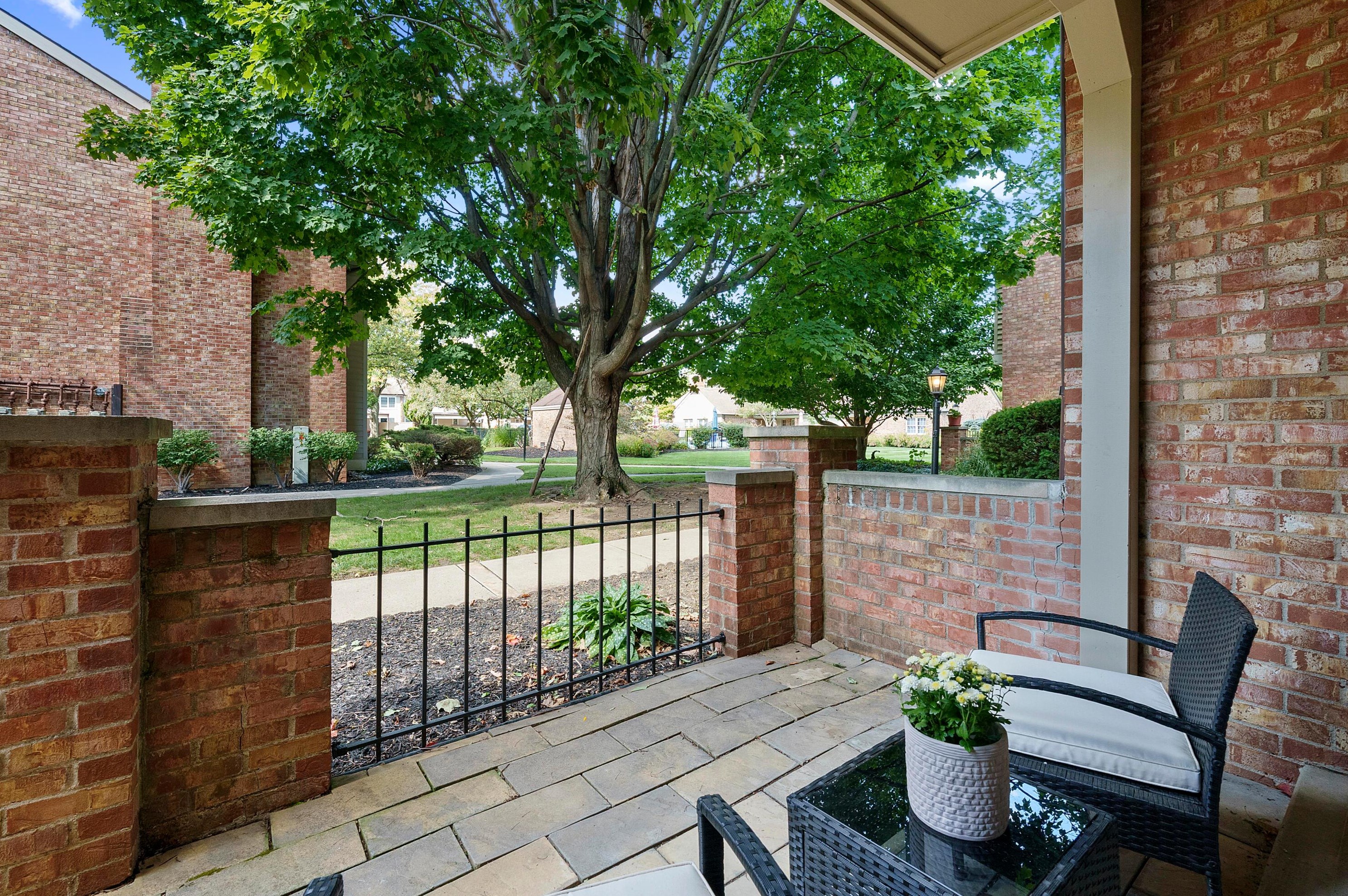 5101 Sansom Ct, Columbus OH 43220-2550 exterior