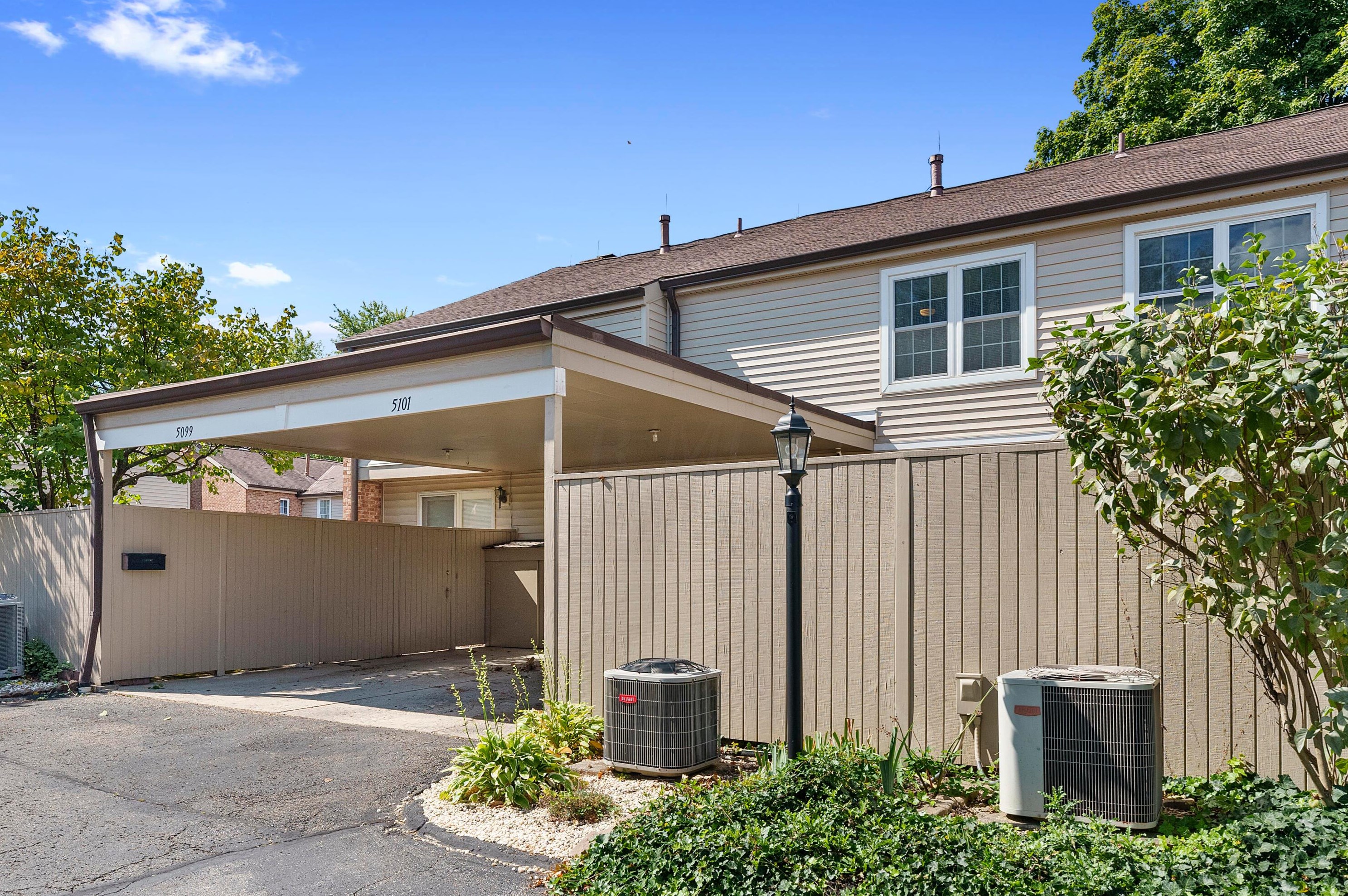 5101 Sansom Ct, Columbus OH 43220-2550 exterior