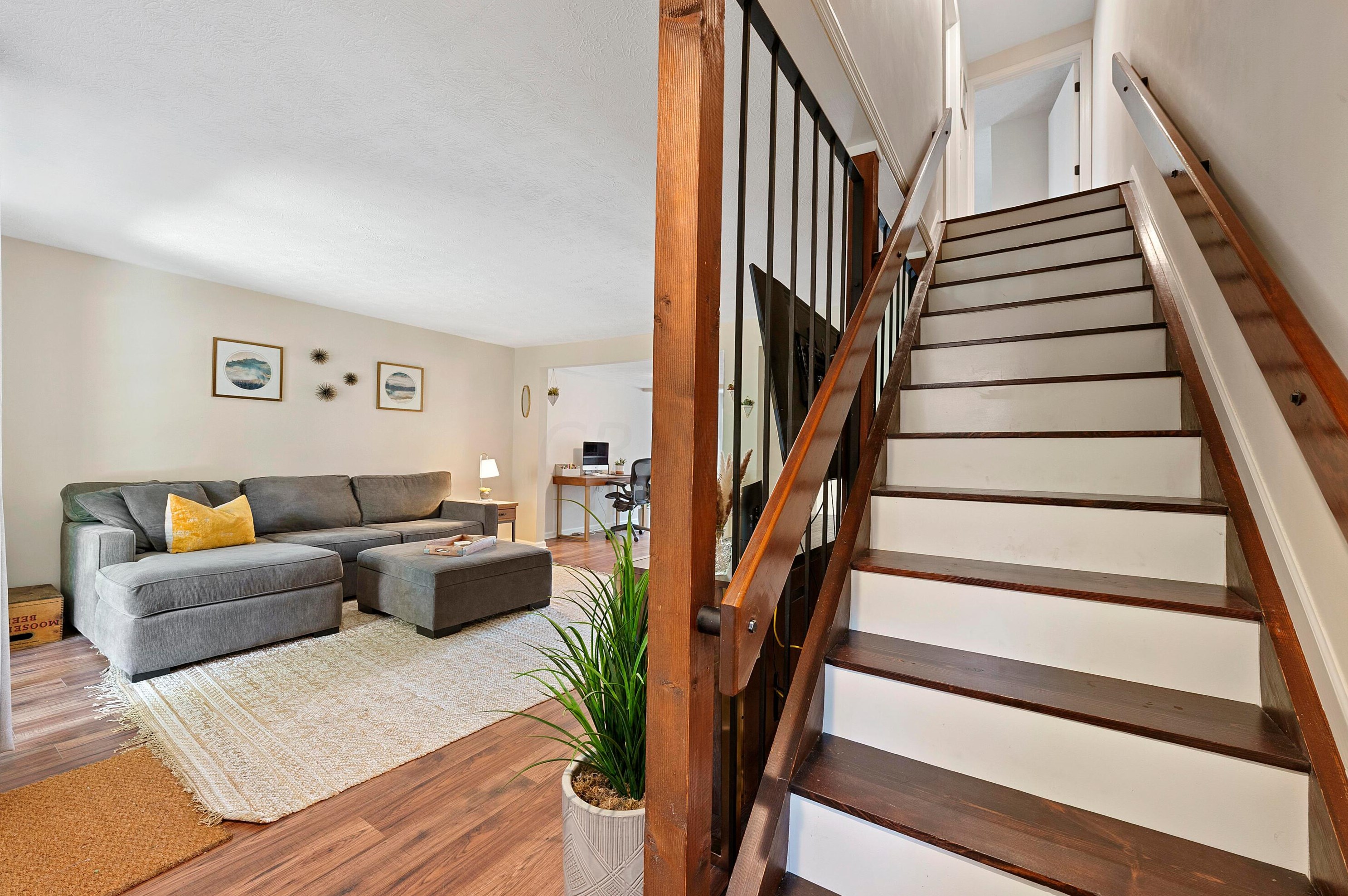 5101 Sansom Ct, Columbus OH 43220-2550 exterior