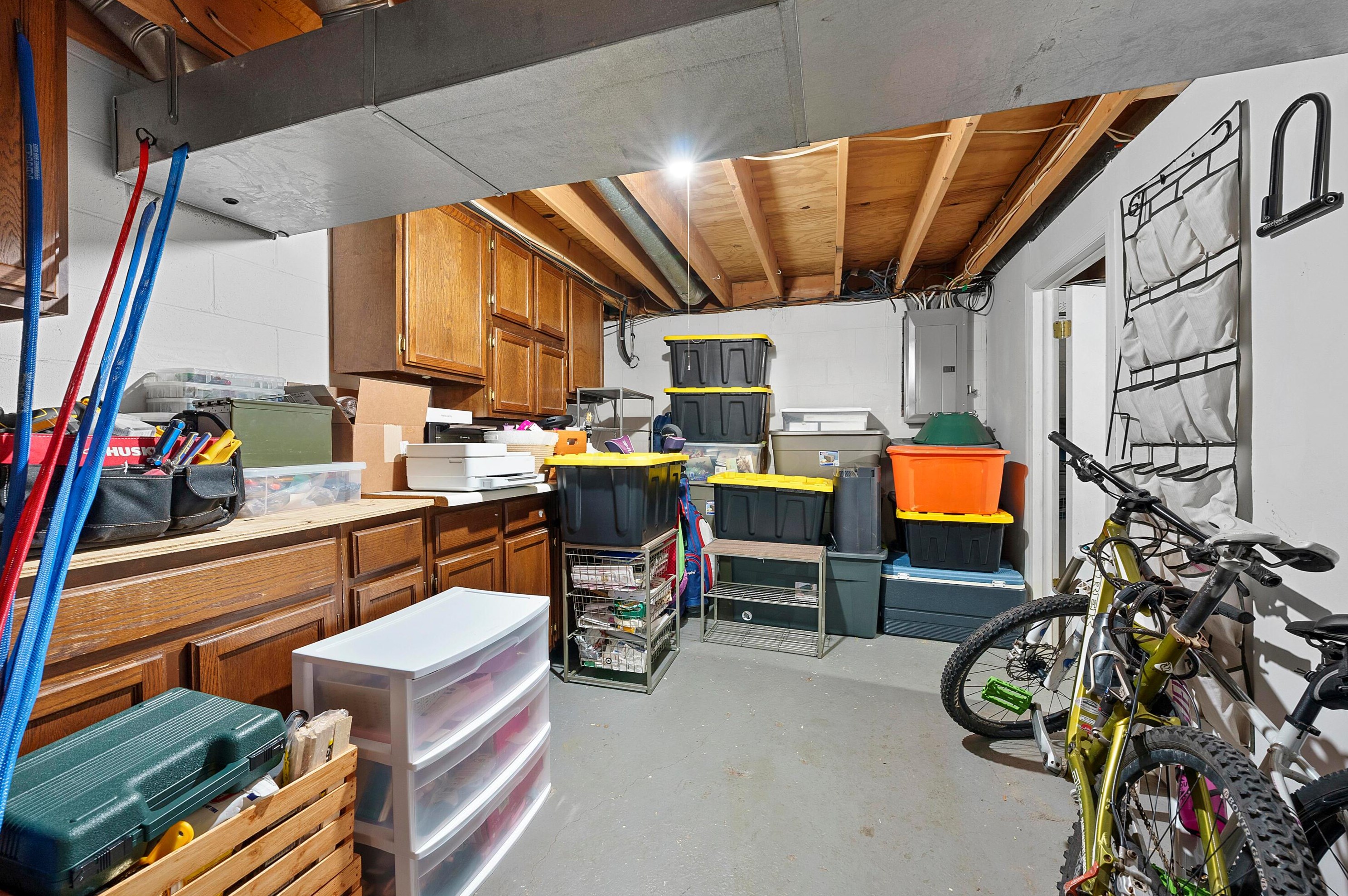 5101 Sansom Ct, Columbus OH 43220-2550 exterior