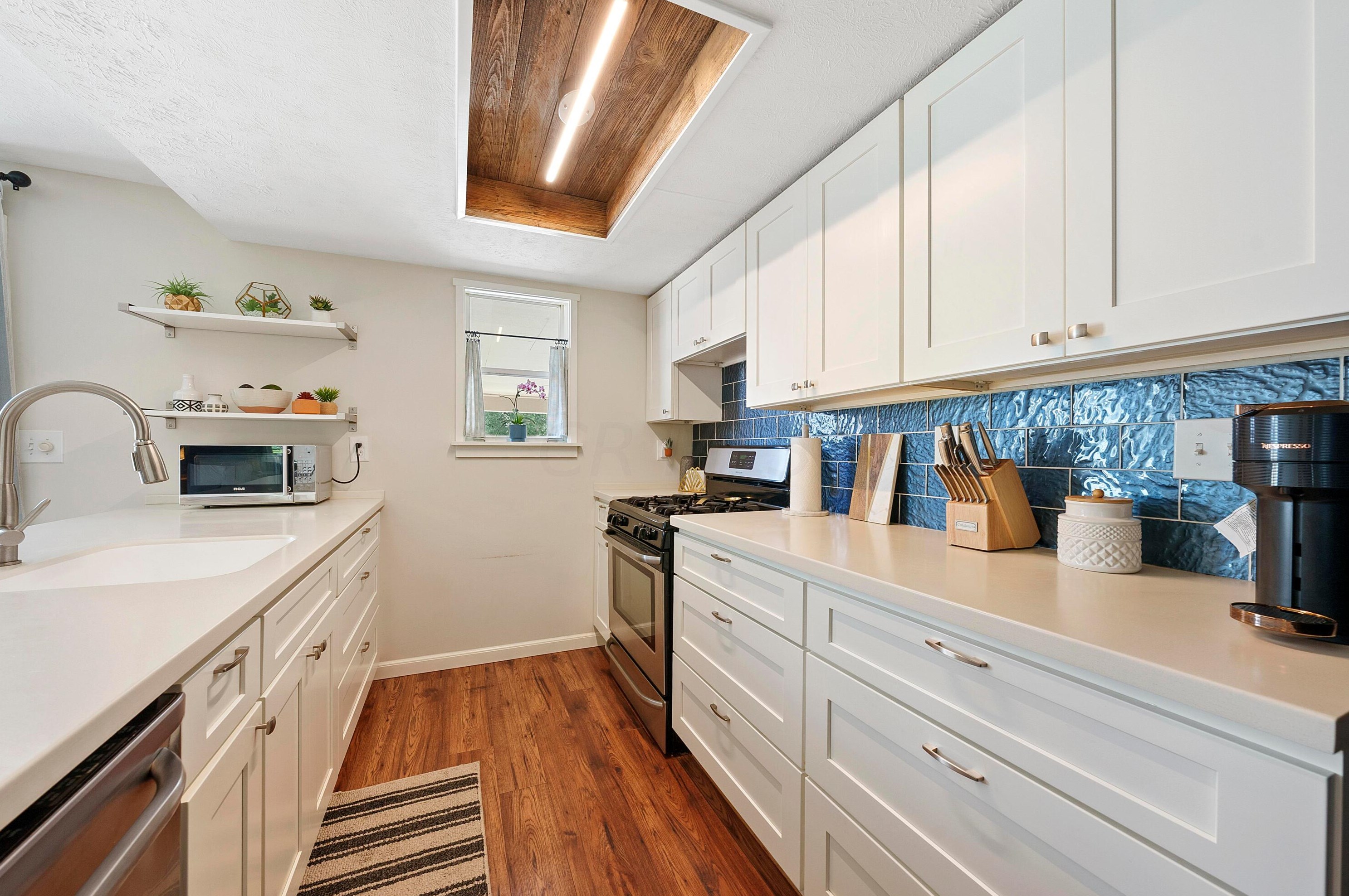 5101 Sansom Ct, Columbus OH 43220-2550 exterior