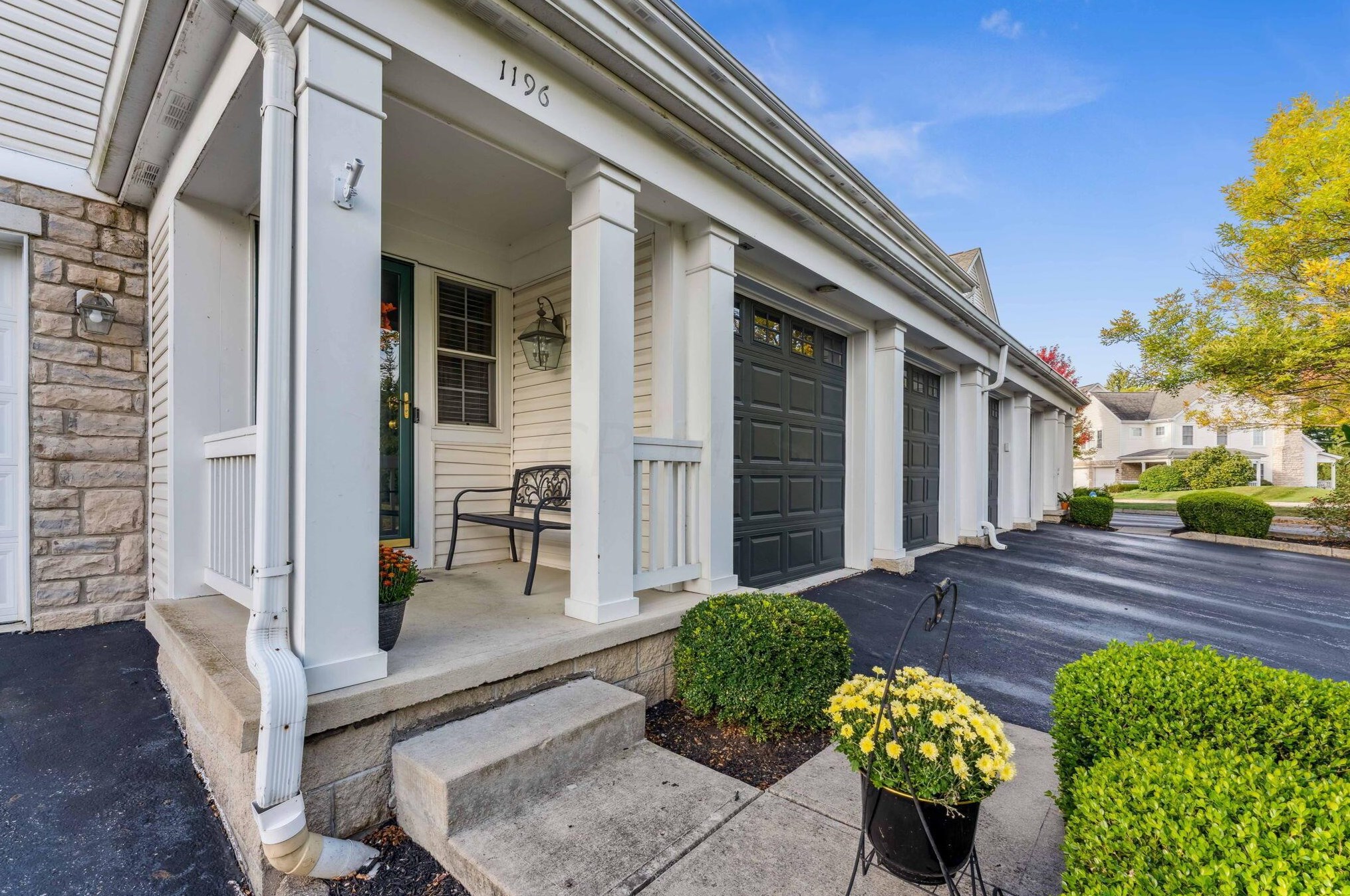 1196 Club Ln, Columbus, OH 43230-8485