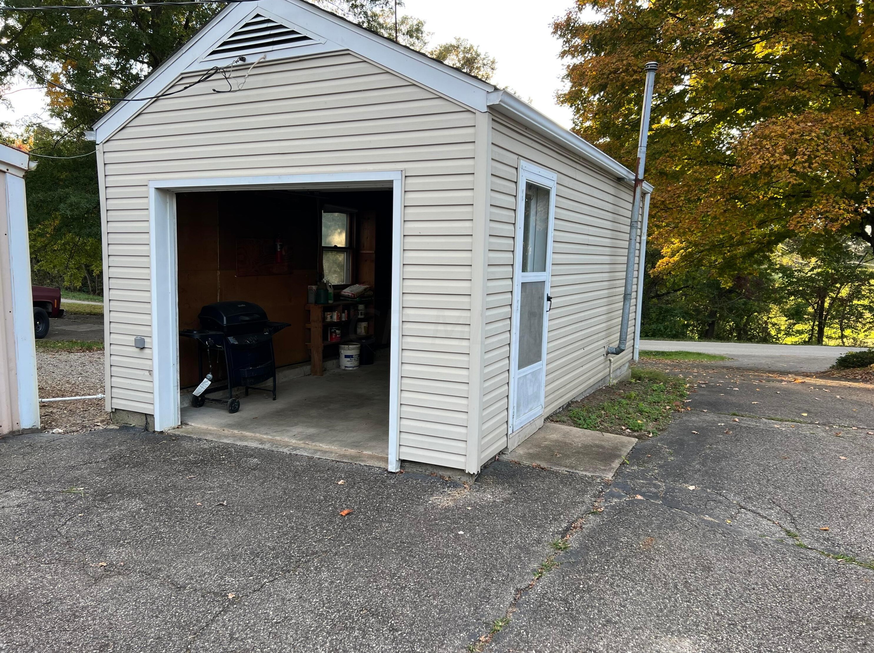 3945 Crawfis Rd, Lancaster OH 43130-9031 exterior