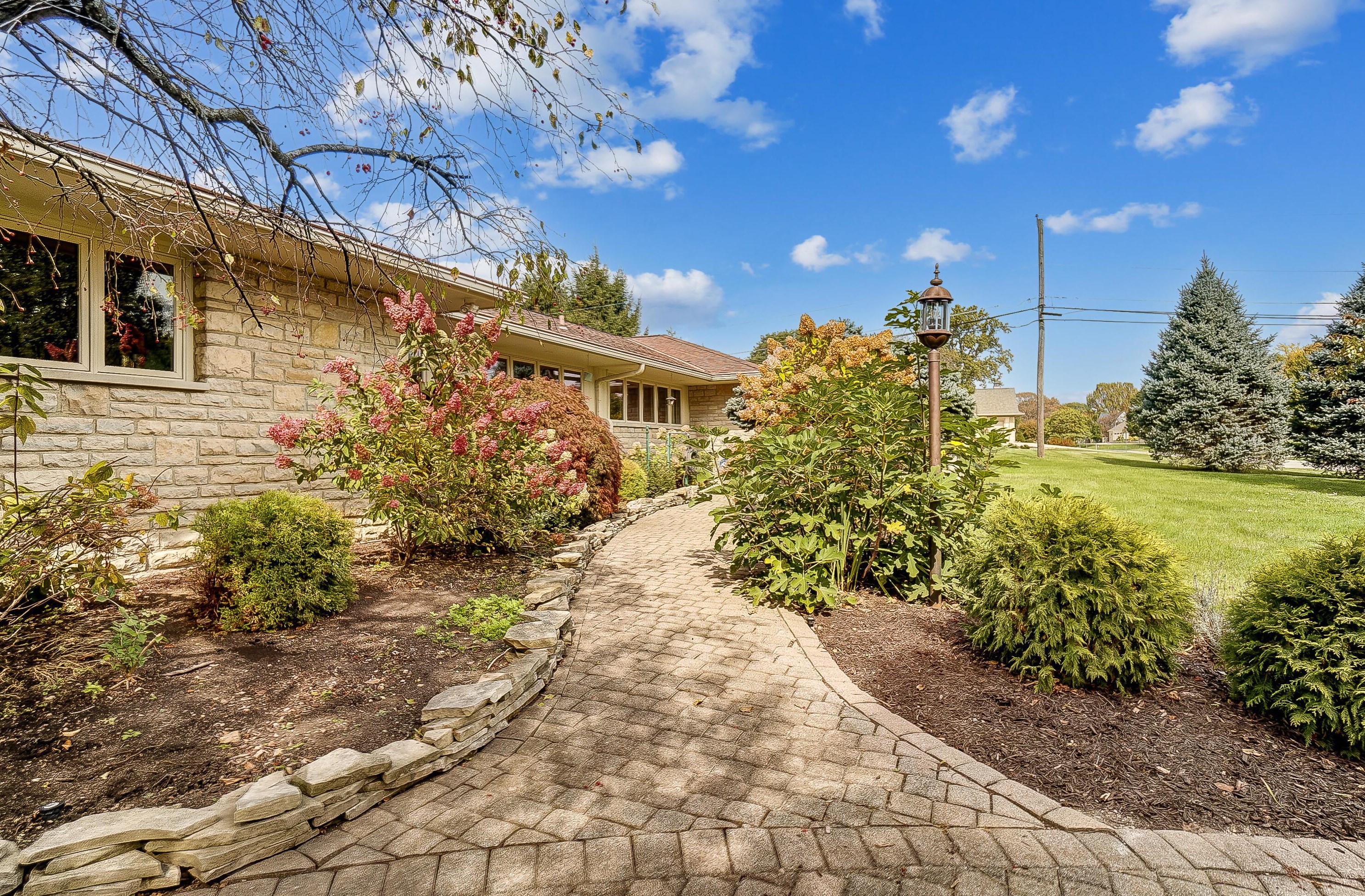 2723 Leeds Rd, Columbus, OH 43221-3630