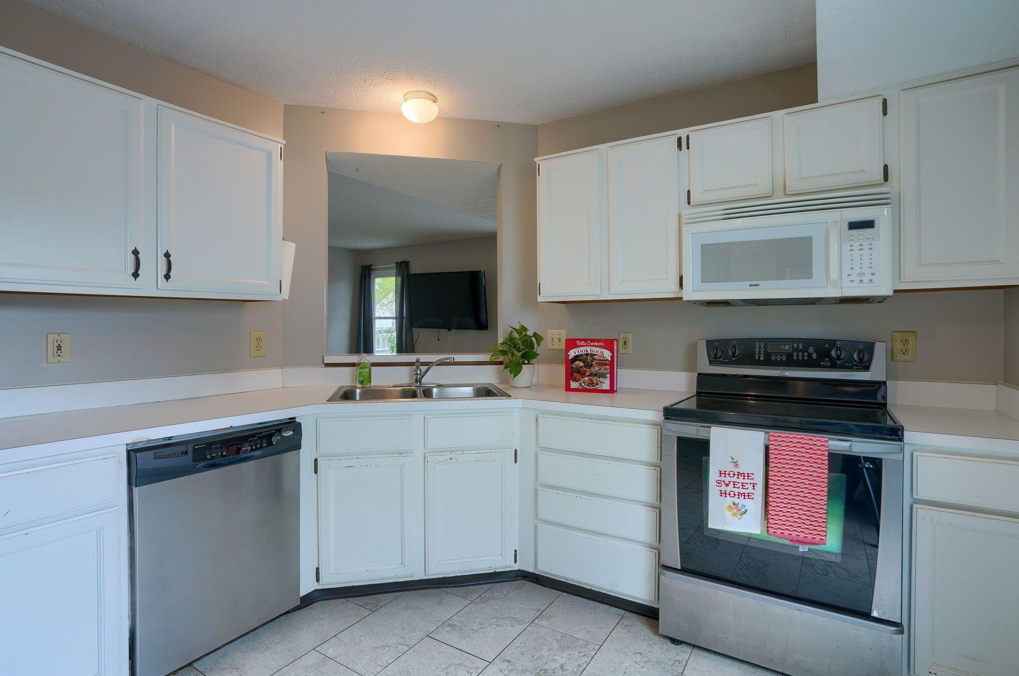 1276 Pinnacle Dr, Columbus OH 43204-1776 exterior