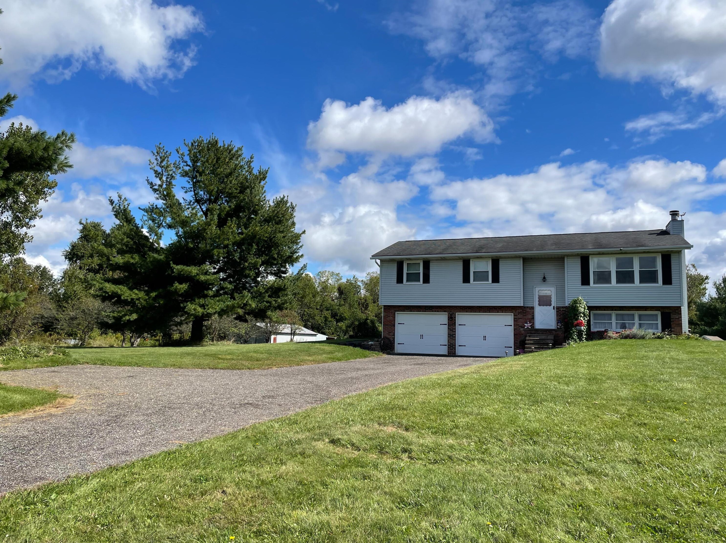 7538 Porter Central Rd, Centerburg, OH 43011-9515