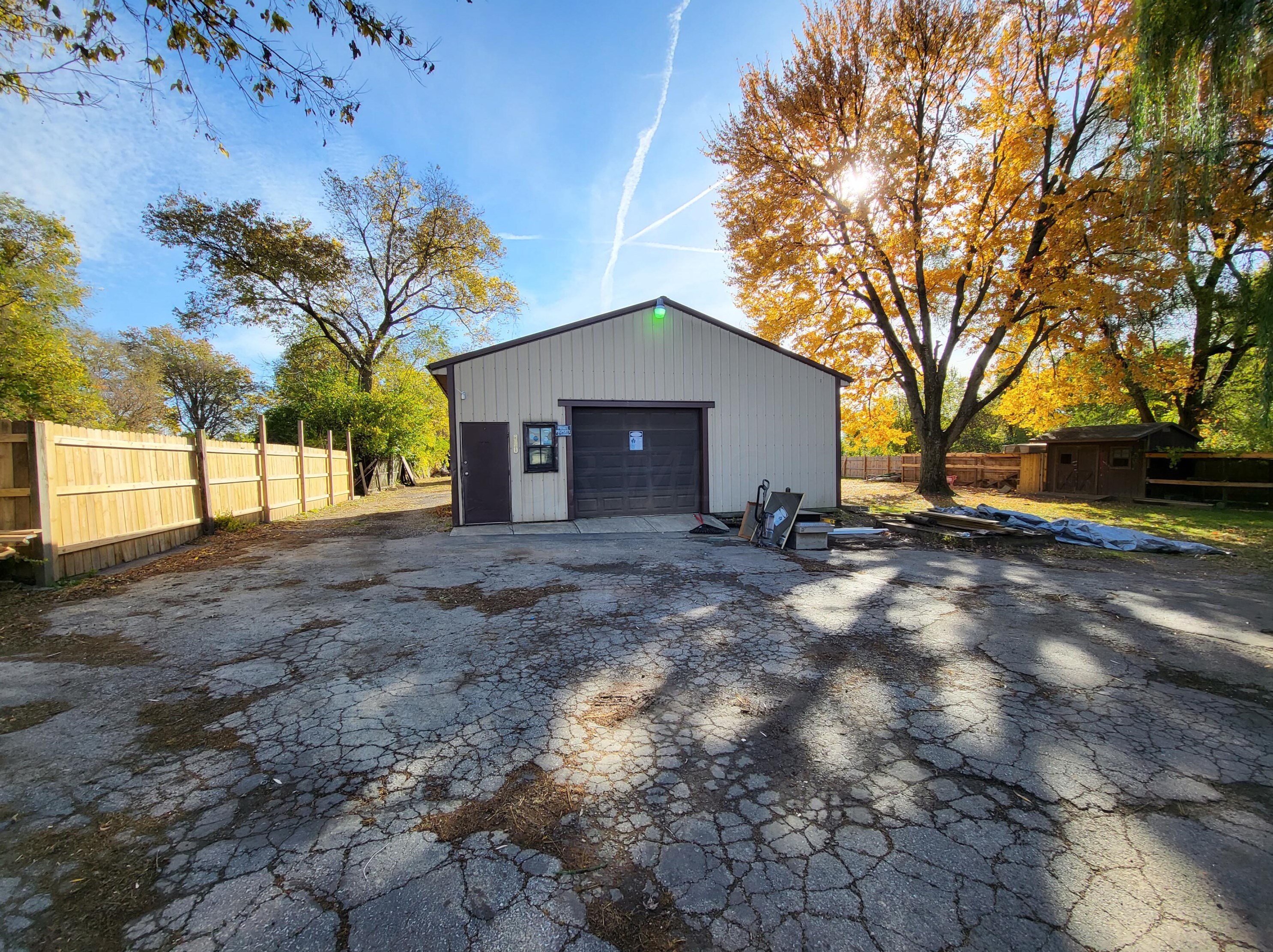 2590 Lockbourne Rd, Columbus OH 43207-2626 exterior