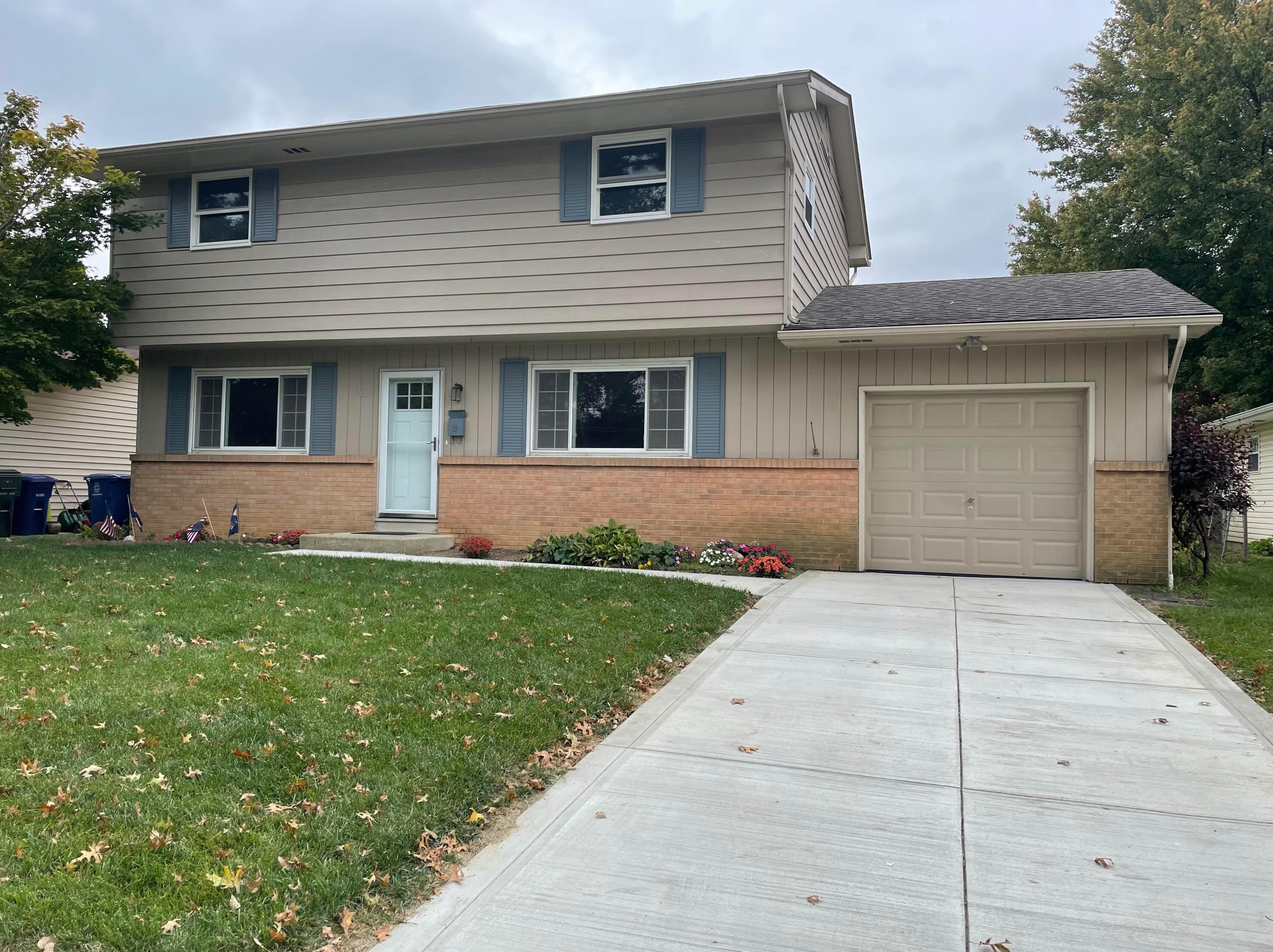 1691 Hansen Ave, Columbus, OH 43224-2862