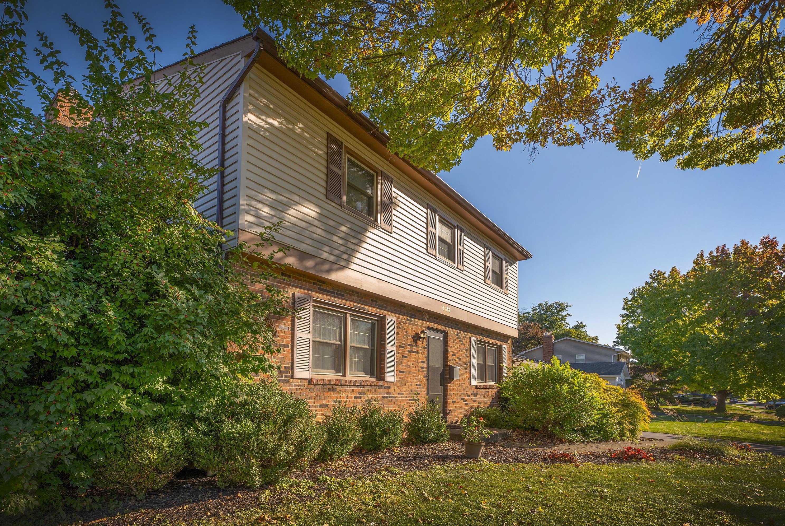 1732 Moreland Dr, Columbus, OH 43220-3161