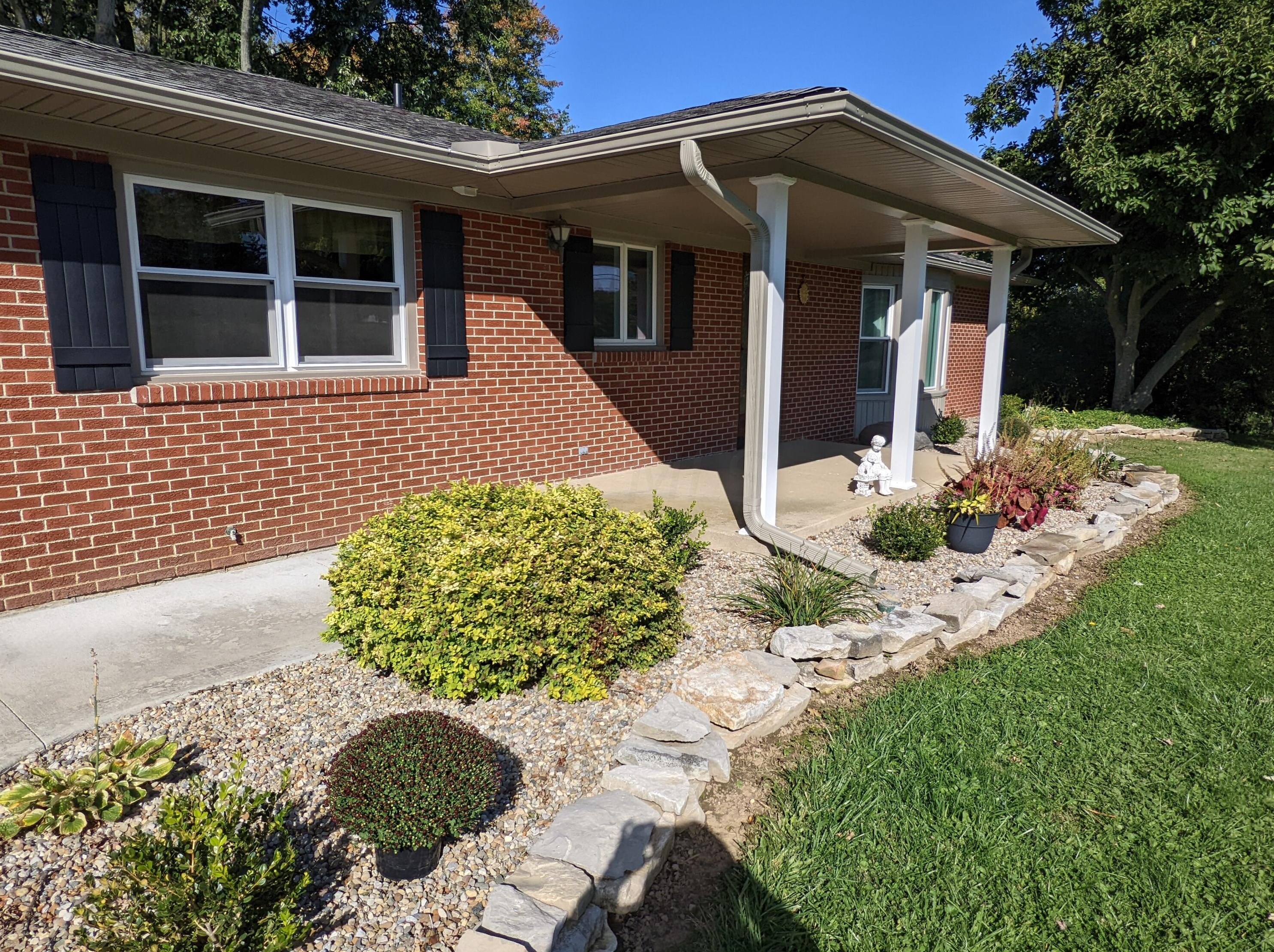 1496 N Market St, Sugar Grove Lake, OH 44833