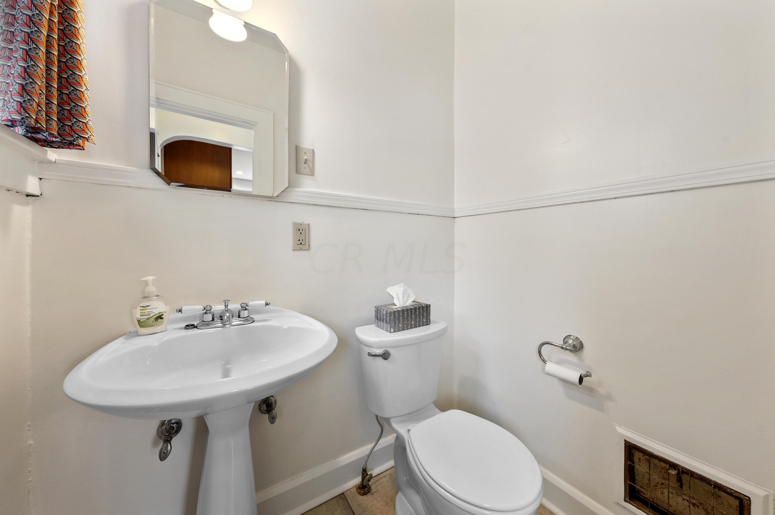 454 Midgard Rd, Columbus OH  43202-1409 exterior