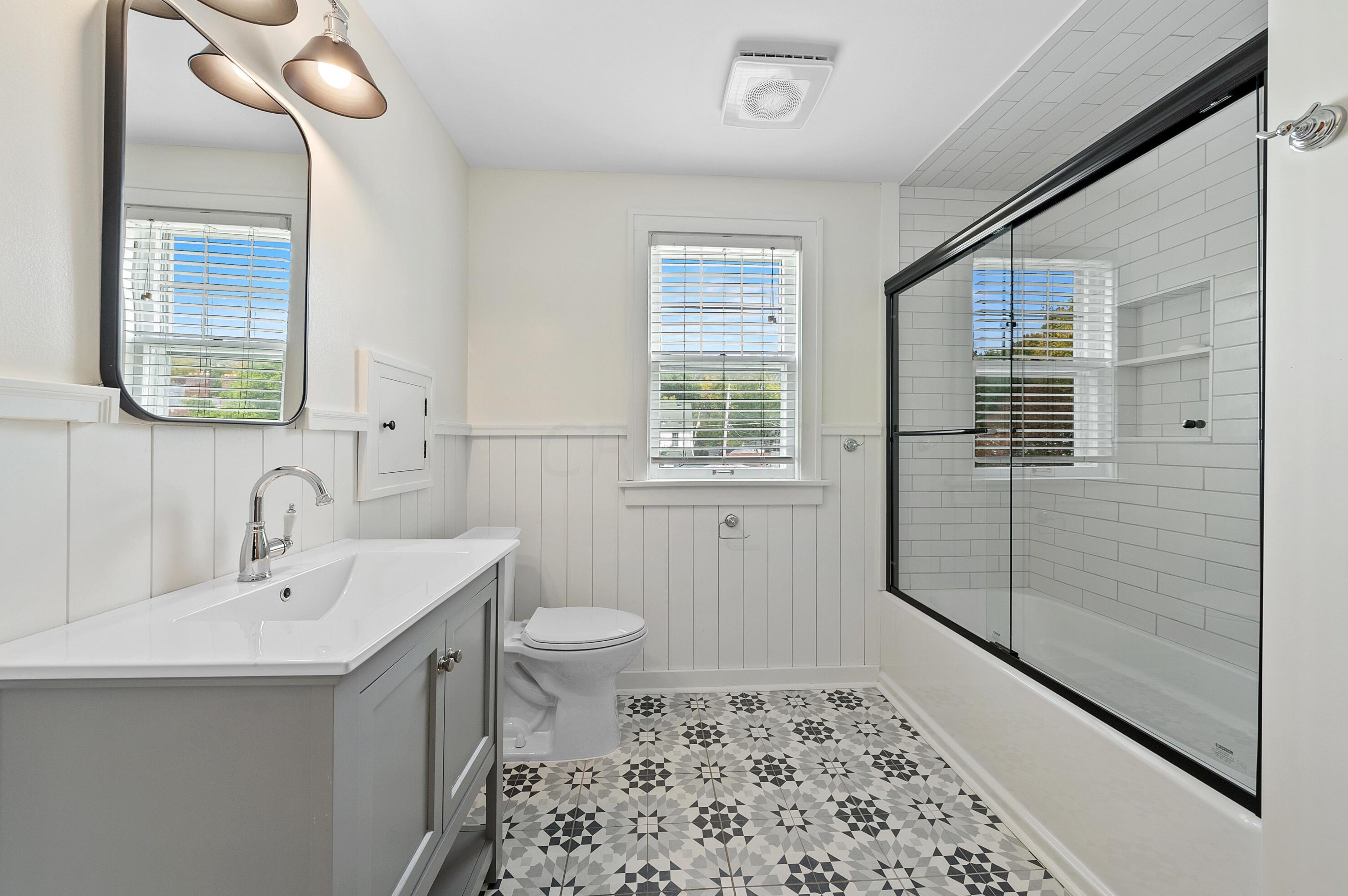 454 Midgard Rd, Columbus OH  43202-1409 exterior