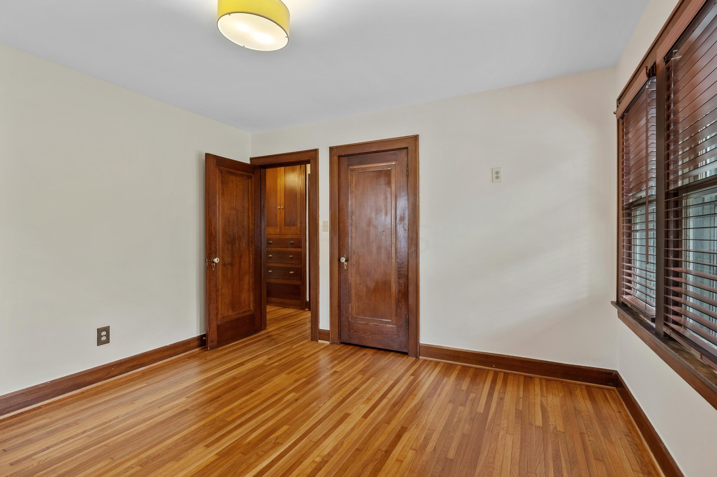 454 Midgard Rd, Columbus OH  43202-1409 exterior