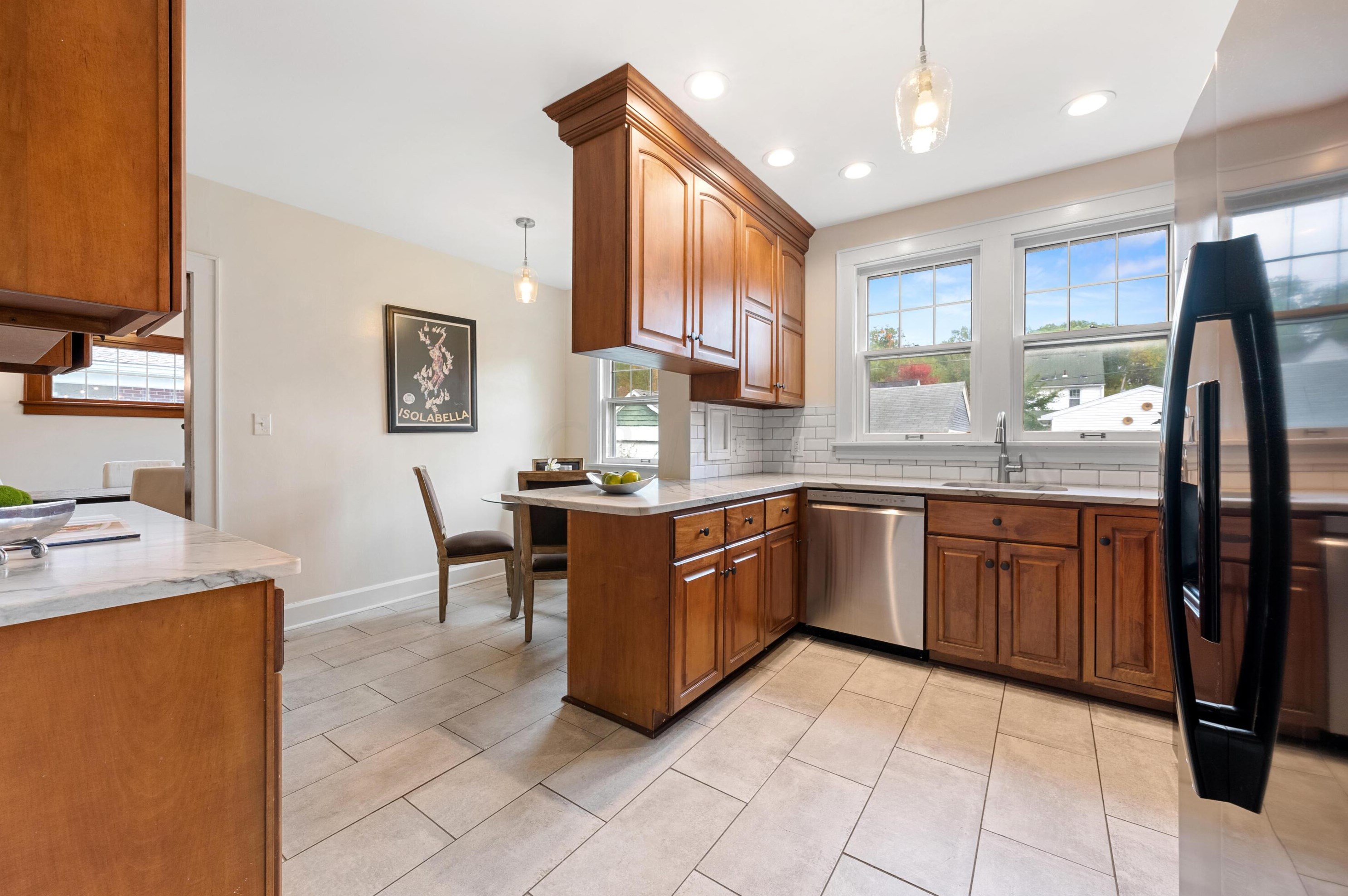 454 Midgard Rd, Columbus OH  43202-1409 exterior