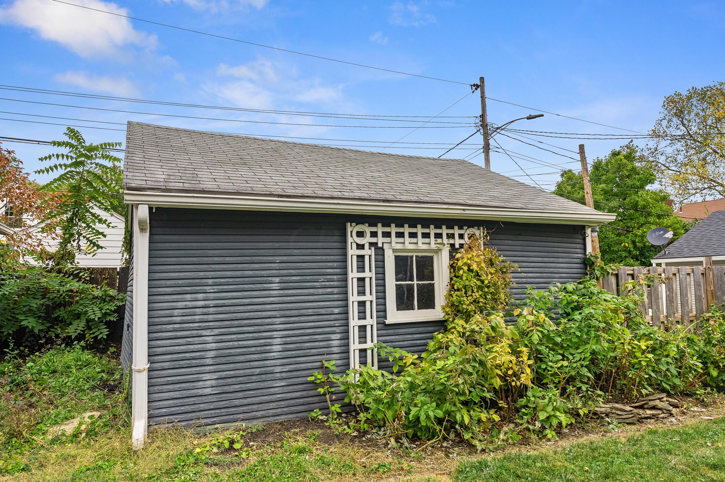 454 Midgard Rd, Columbus OH  43202-1409 exterior