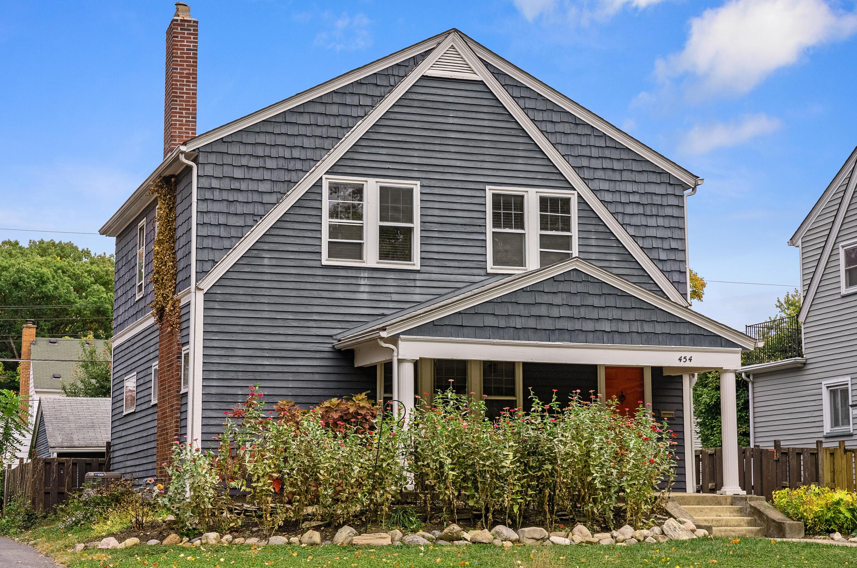 454 Midgard Rd, Columbus OH  43202-1409 exterior