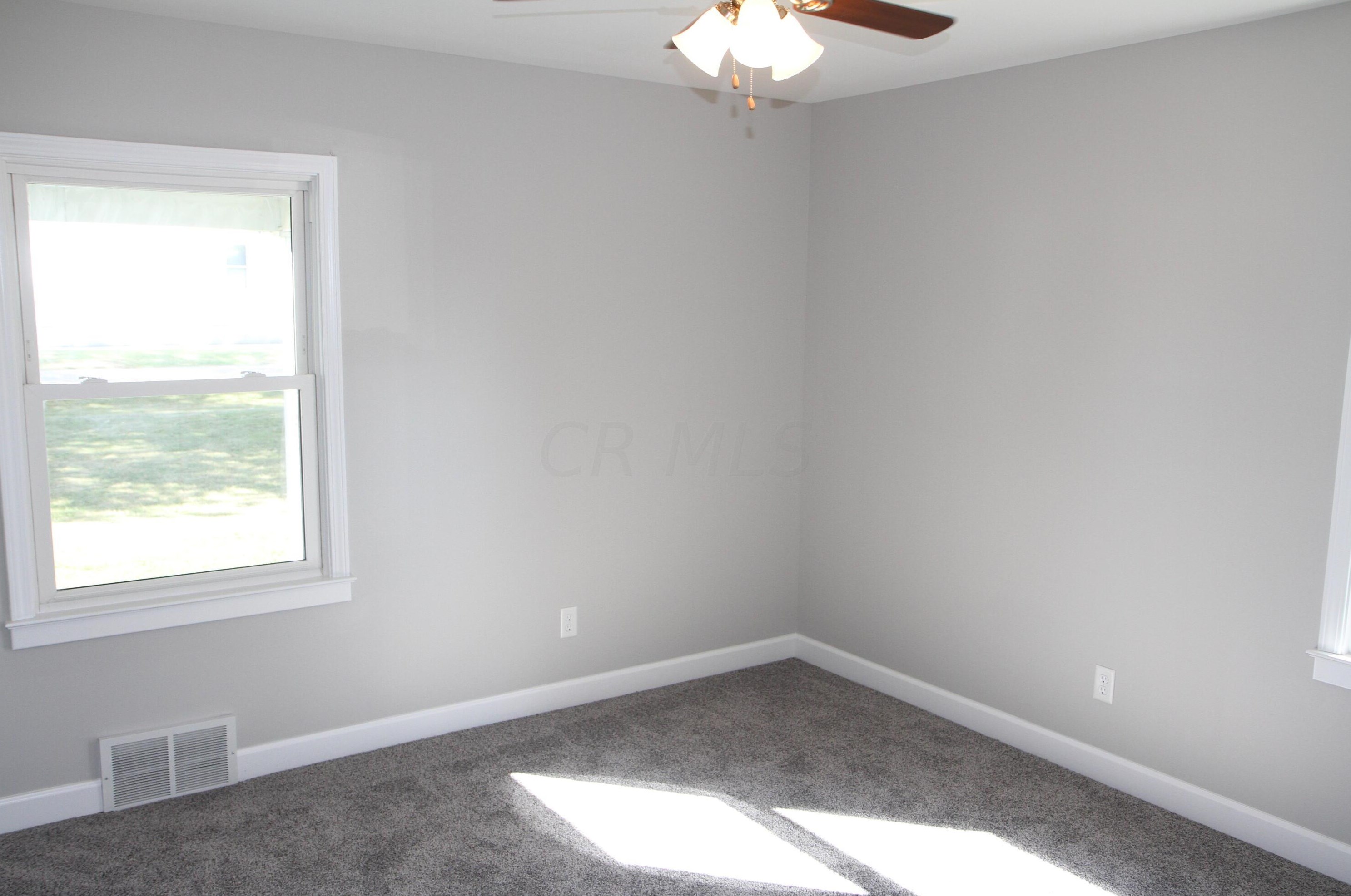 400 Long St, Ashville OH  43103-1308 exterior