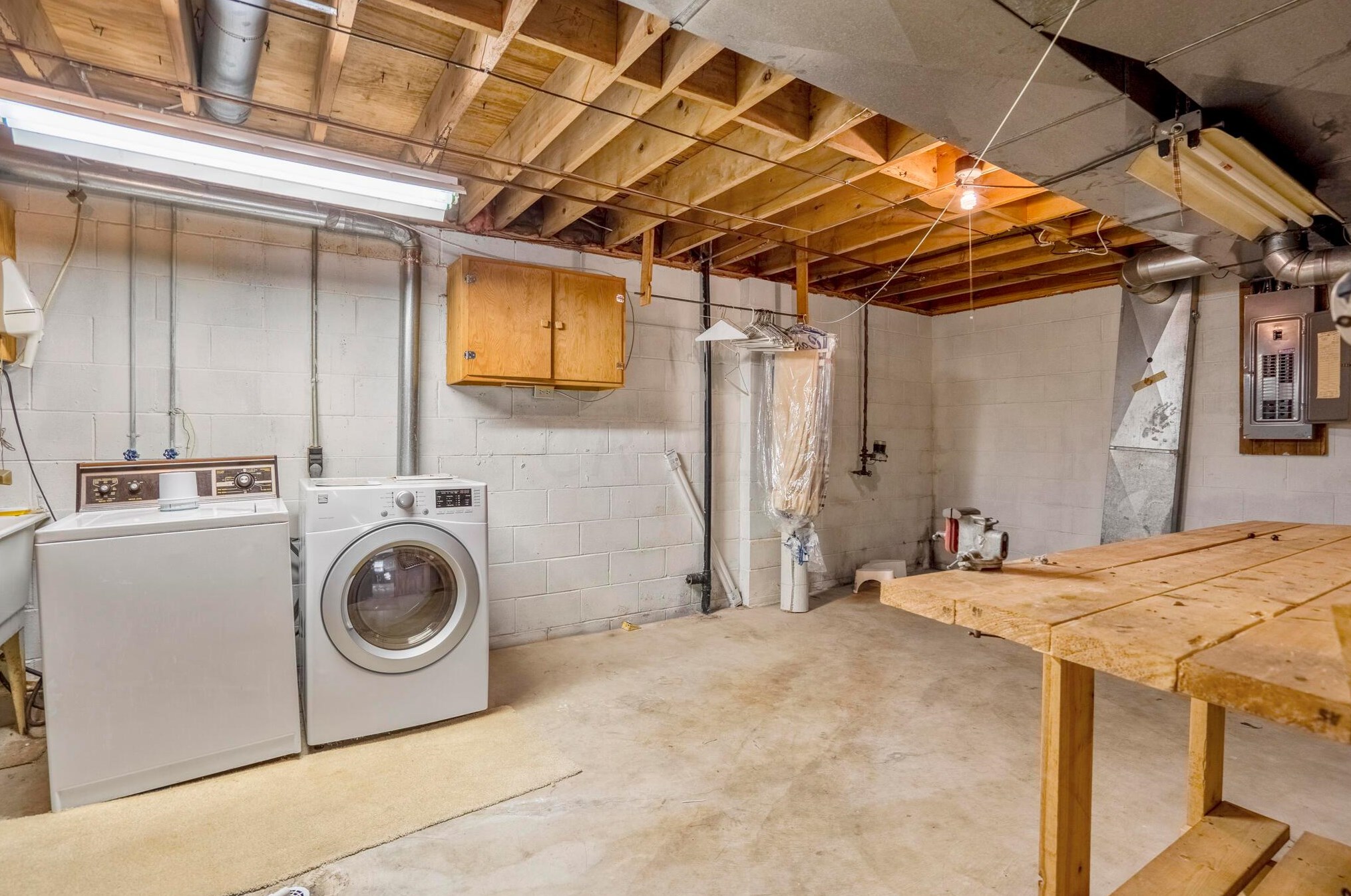 1173 Middleport Dr, Columbus OH 43235-4060 exterior