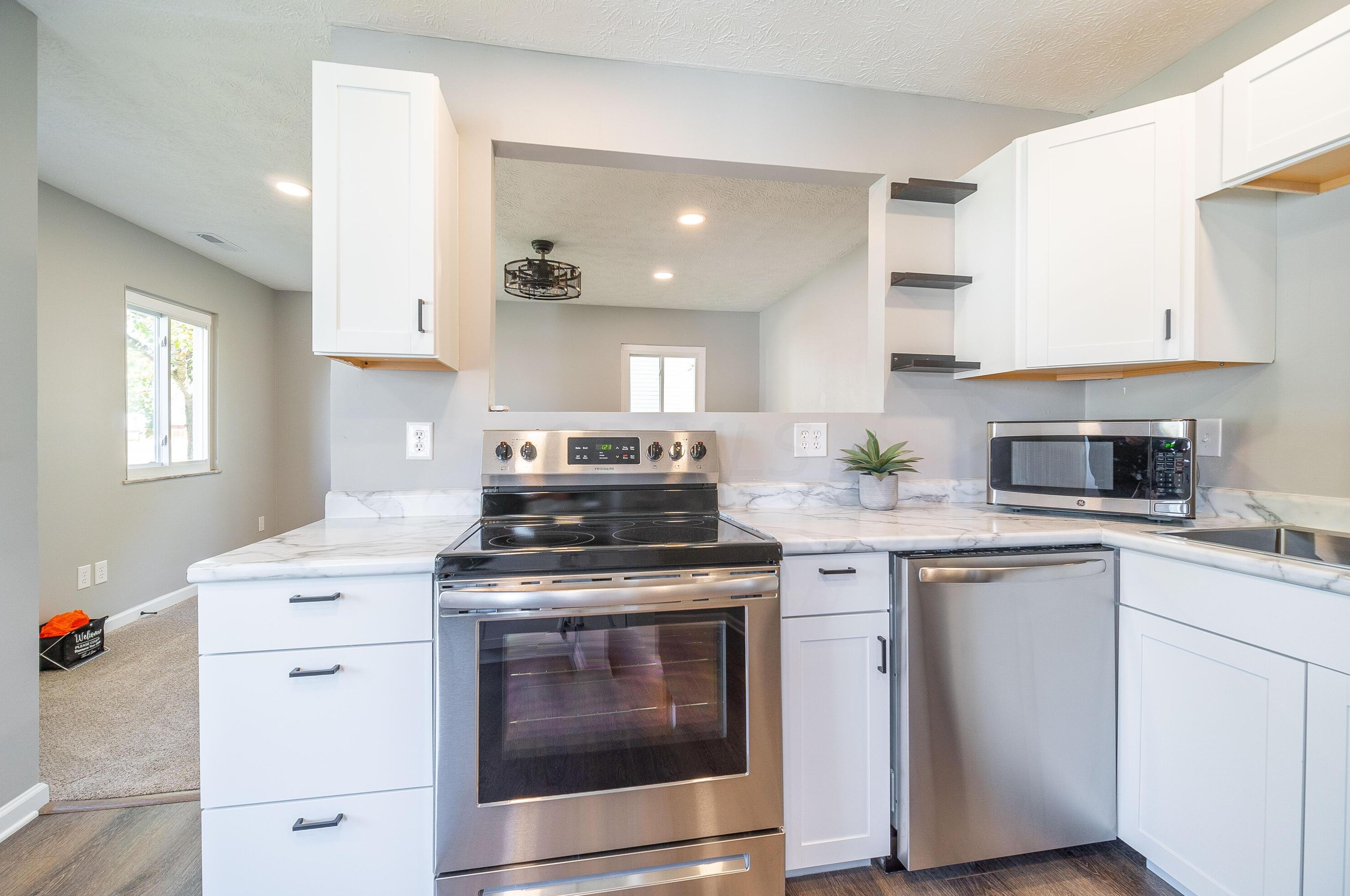 3439 Arnsby Rd, Columbus OH 43232-5909 exterior