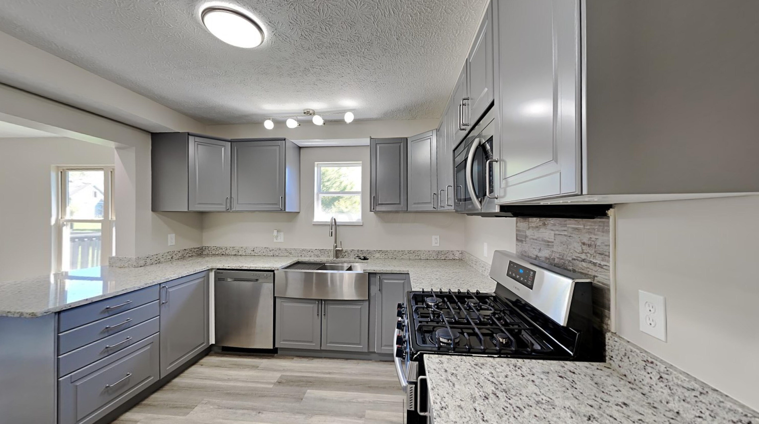 424 Barrington Ridge, Pataskala, OH 43062