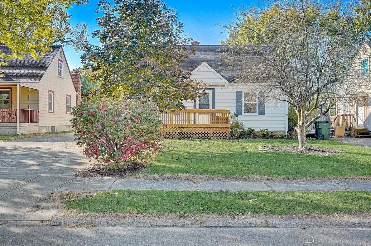 1241 Carolyn Ave, Columbus, OH 43224-3342