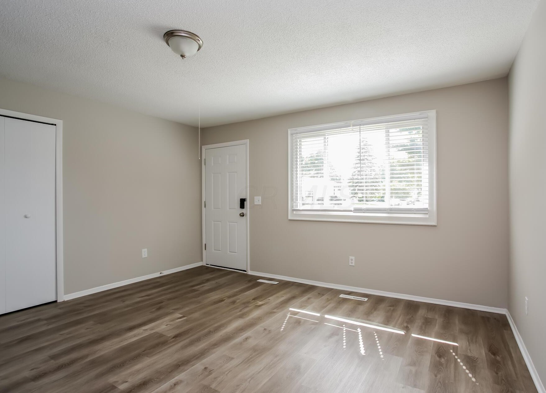 2744 Glenbriar St, Columbus OH  43232-6609 exterior