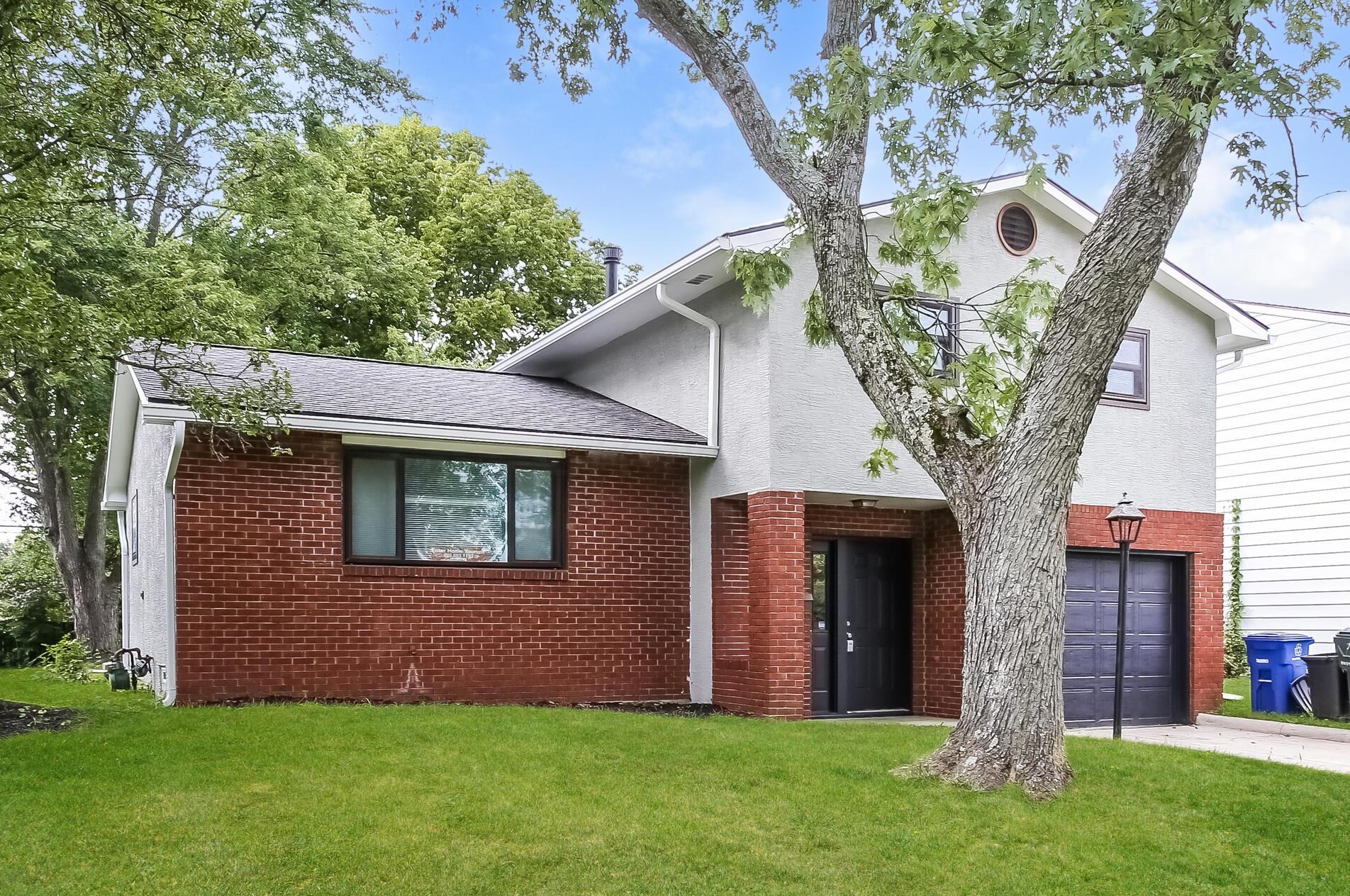 2753 Brownfield Rd, Columbus OH  43232-4614 exterior