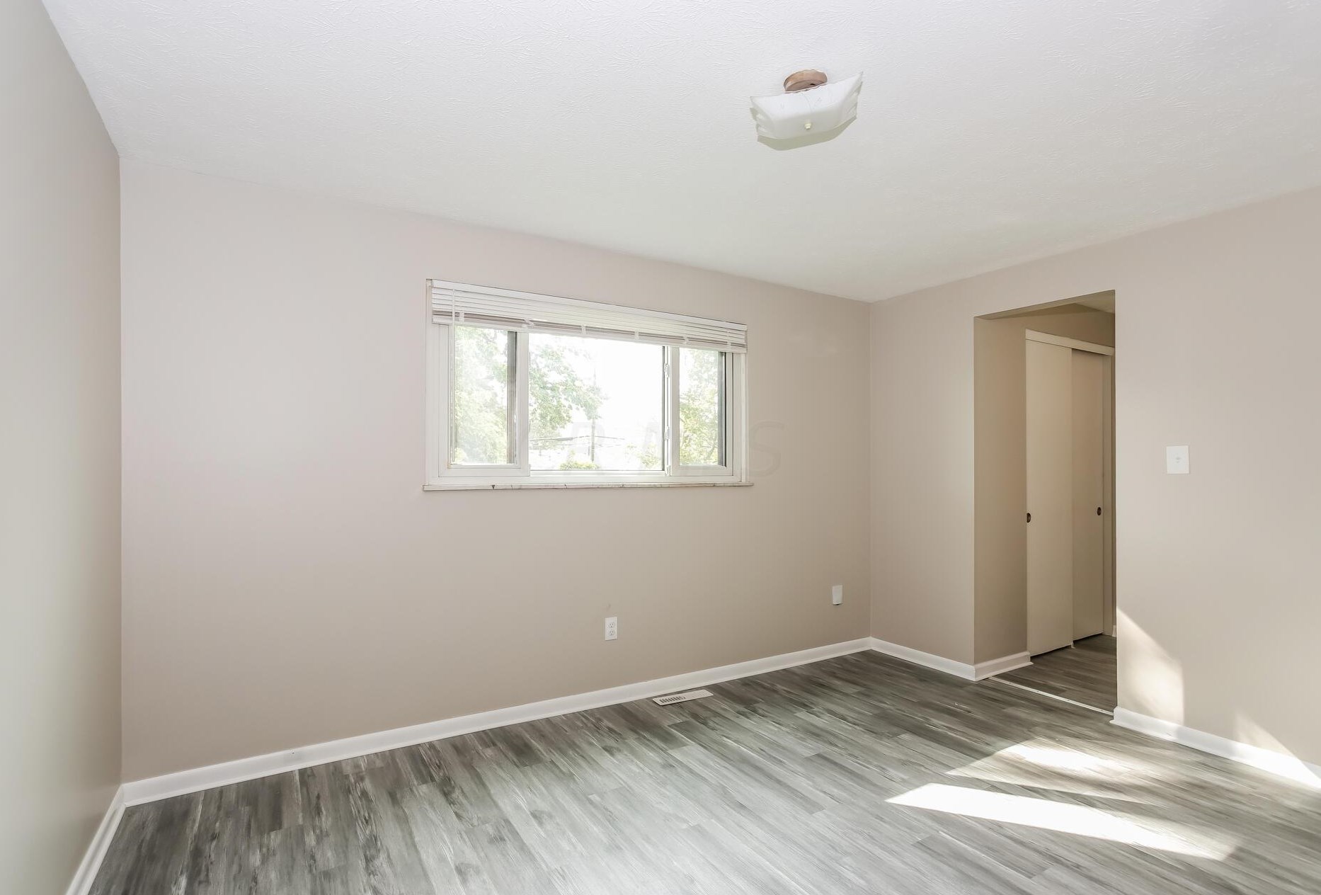 2753 Brownfield Rd, Columbus OH  43232-4614 exterior