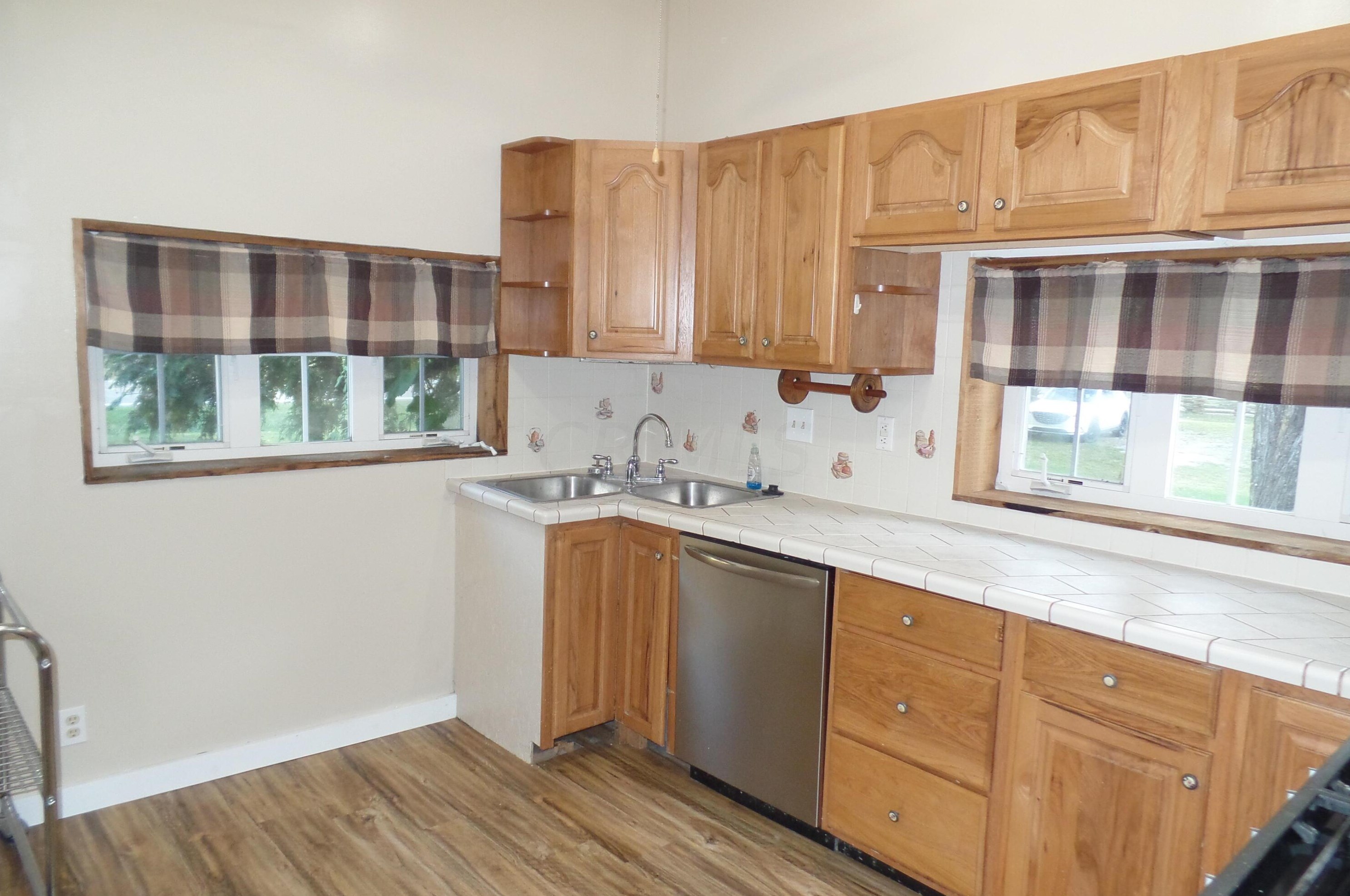 5629 N State Route 60 Nw, McConnelsvle, OH 43756
