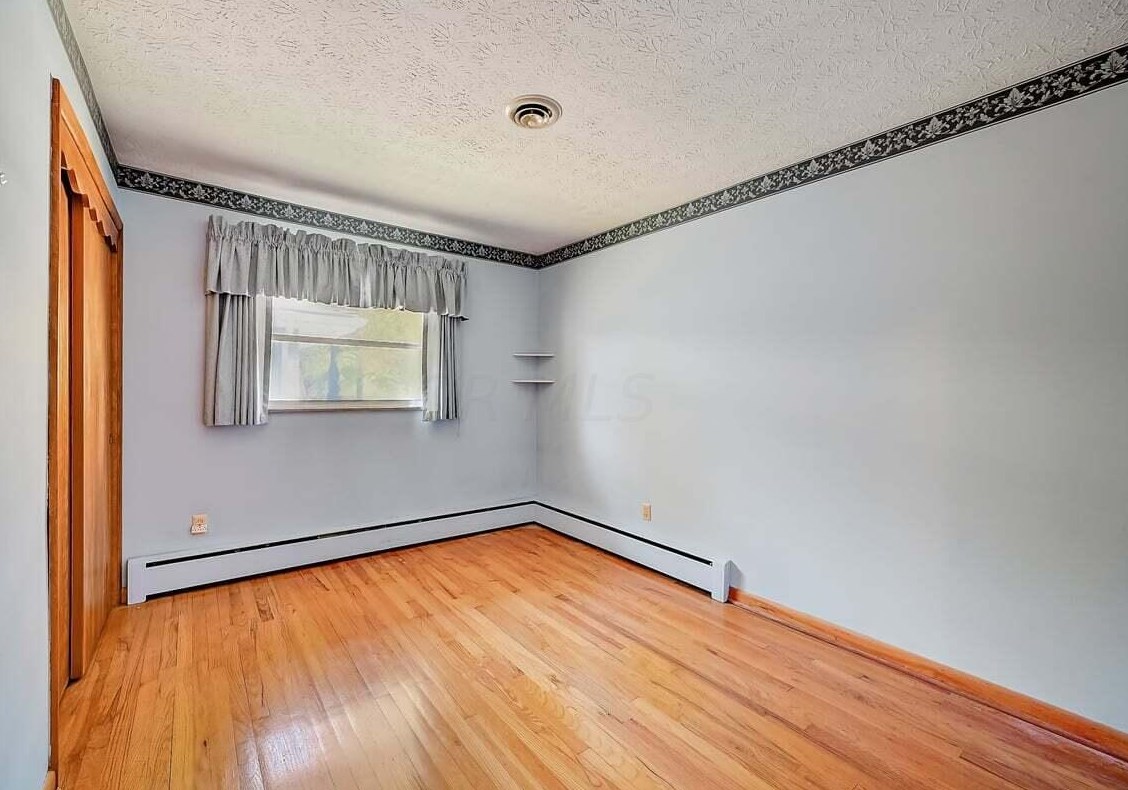 2512 Minerva Lk Rd, Columbus OH 43231-4819 exterior