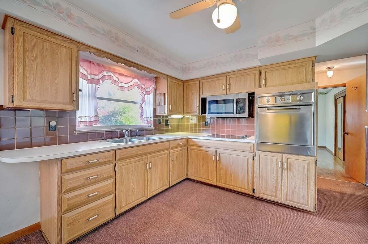 2512 Minerva Lk Rd, Columbus OH 43231-4819 exterior