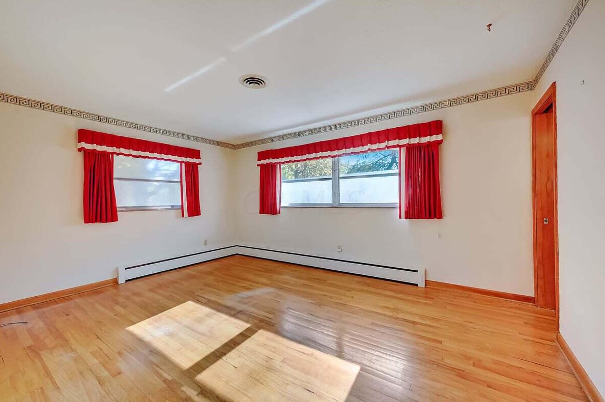 2512 Minerva Lk Rd, Columbus OH 43231-4819 exterior