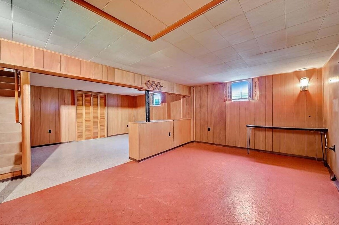 2512 Minerva Lk Rd, Columbus OH 43231-4819 exterior