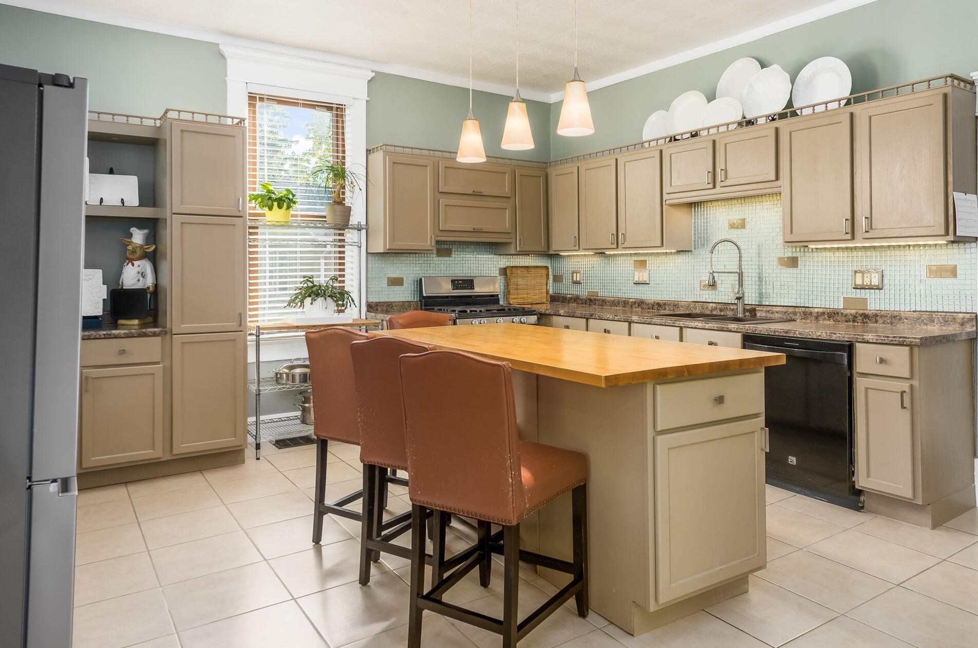 602 Collingwood Ave, Columbus OH 43213-1788 exterior