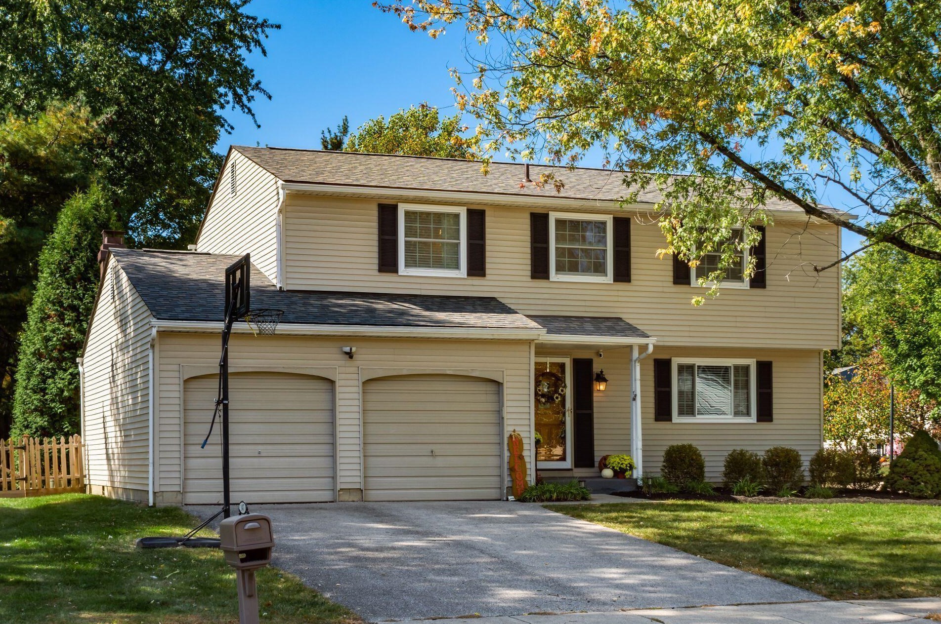147 Spring Hollow Ln, Westerville, OH 43081-1152
